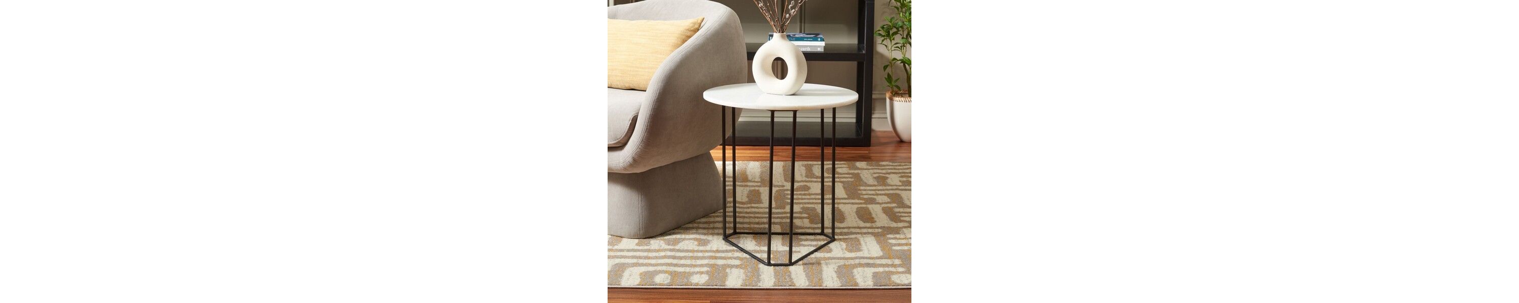 Eloblaire Round Accent Table
