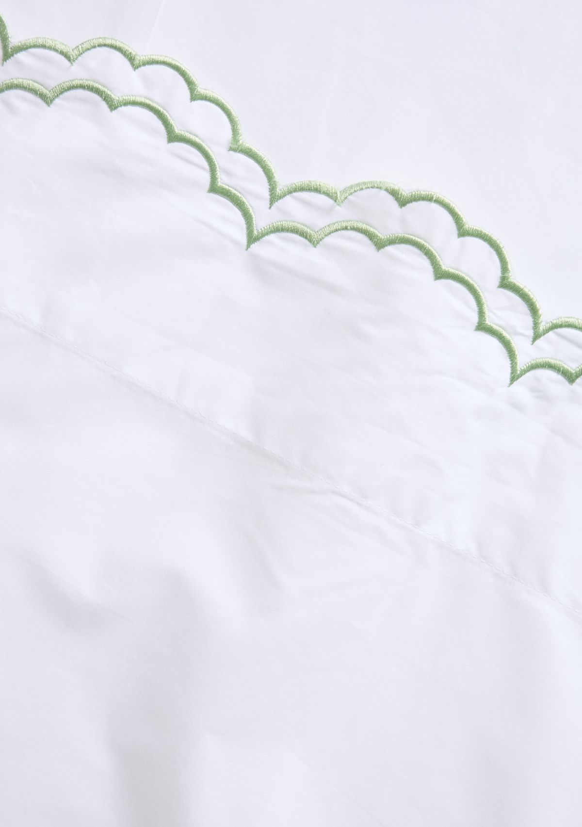300 Thread Count Scallop Embroidered Sheet Set