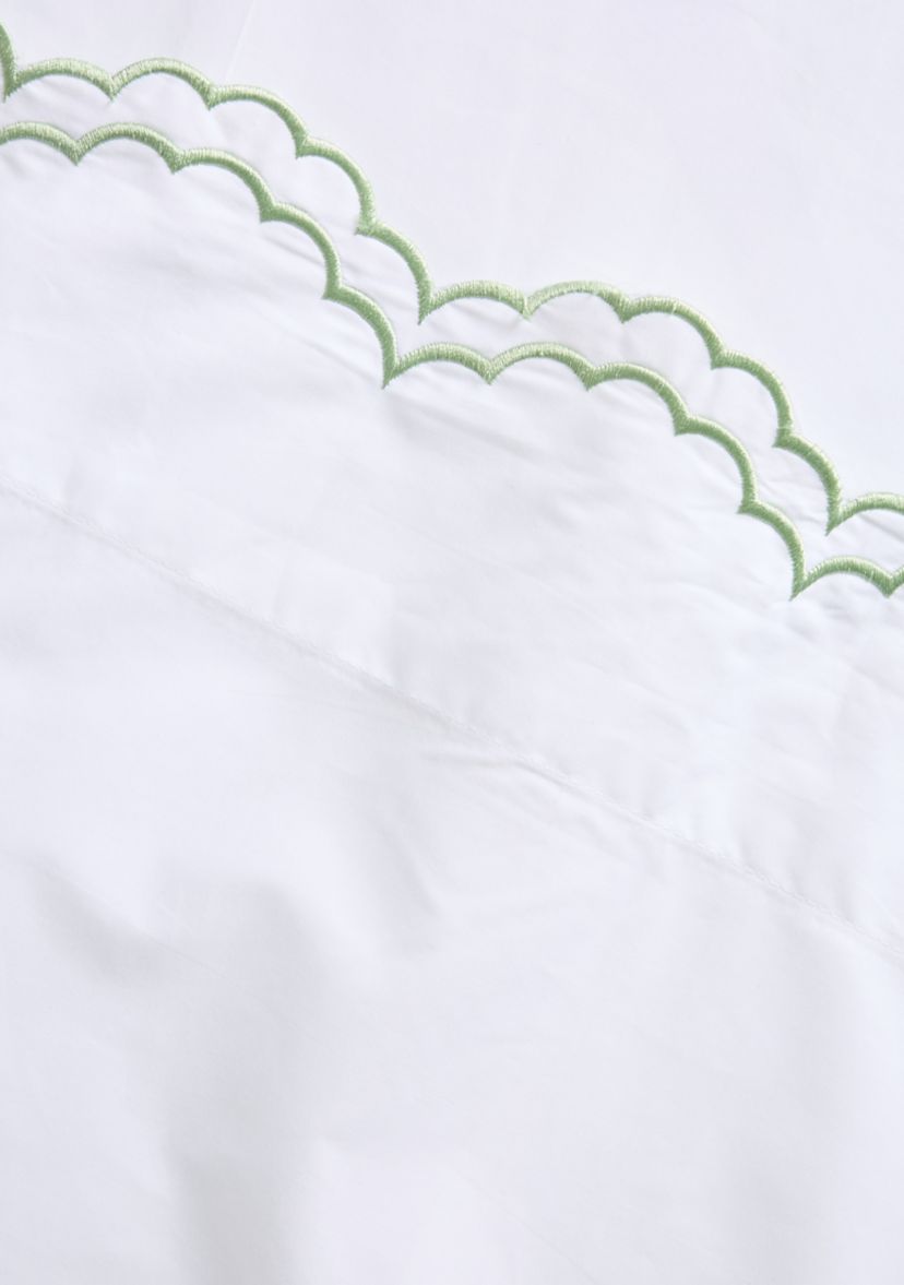 300 Thread Count Scallop Embroidered Sheet Set
