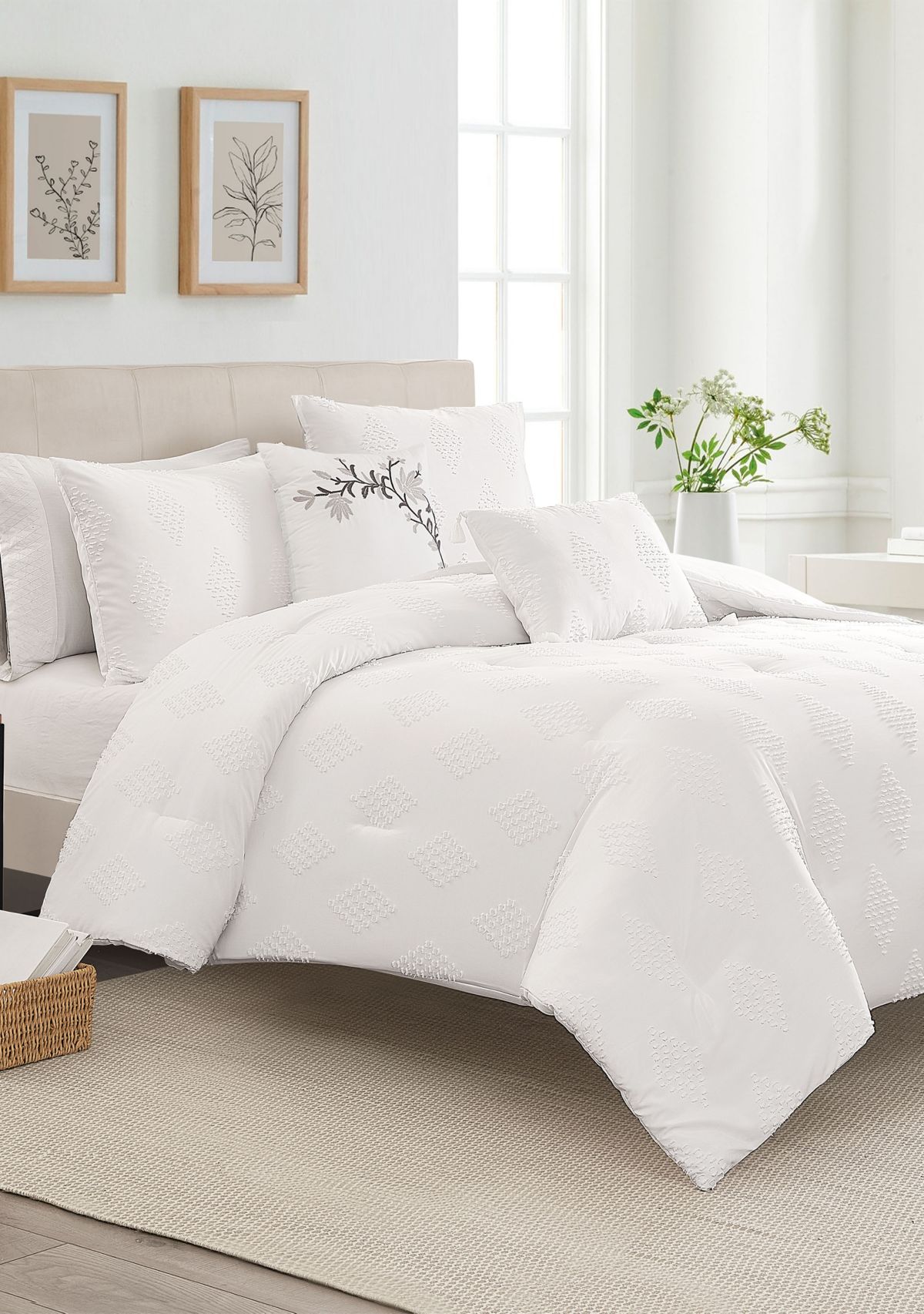 White Gemilli Comforter Set