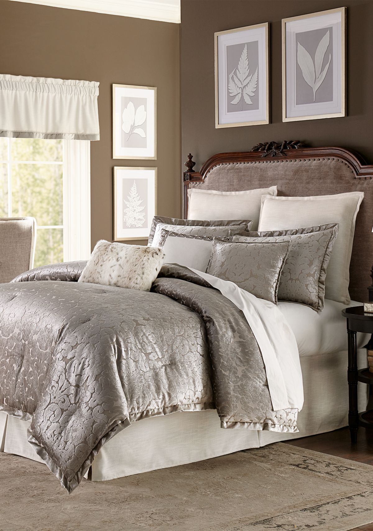 Gallery Comforter Set