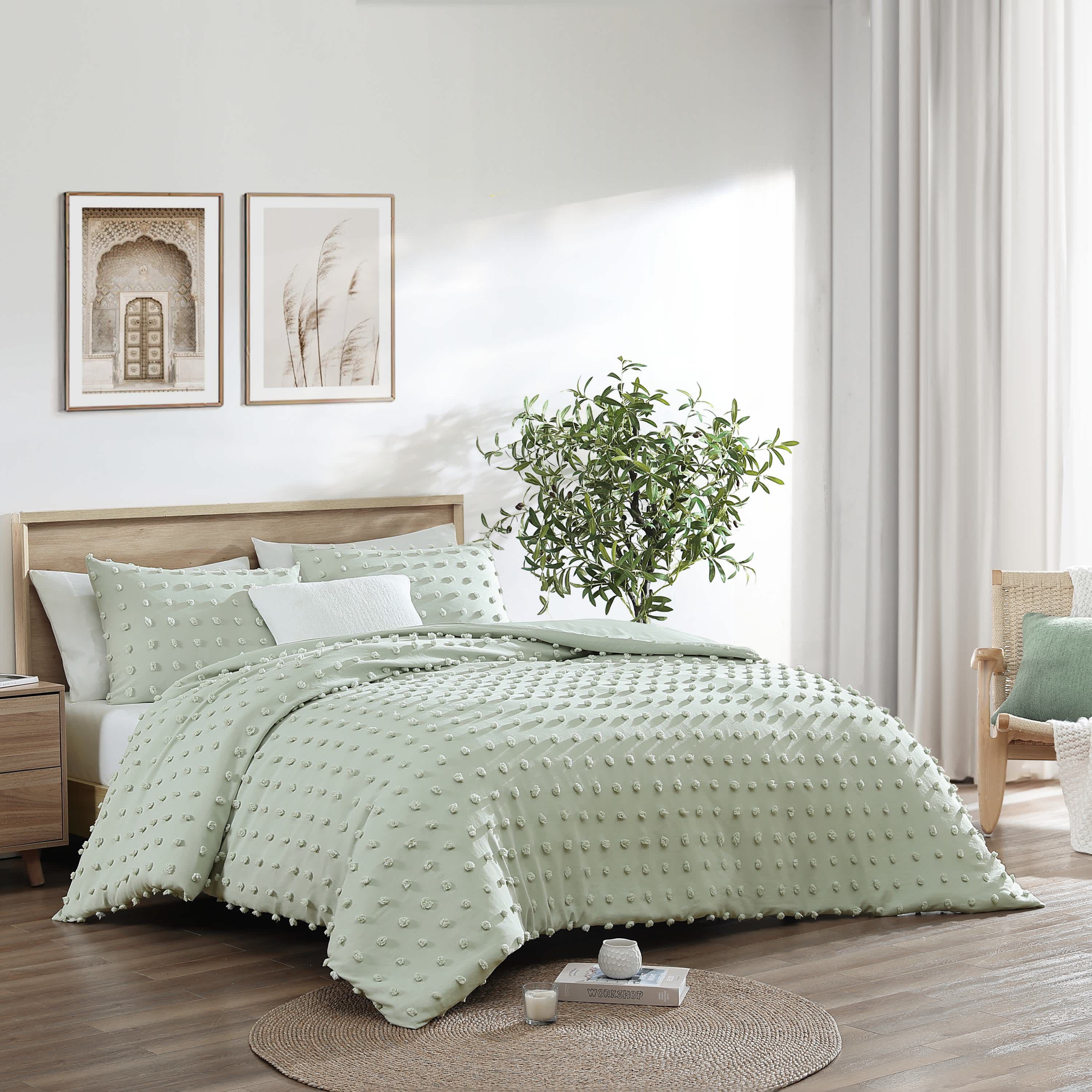 3-Piece Pom Pom Comforter Set