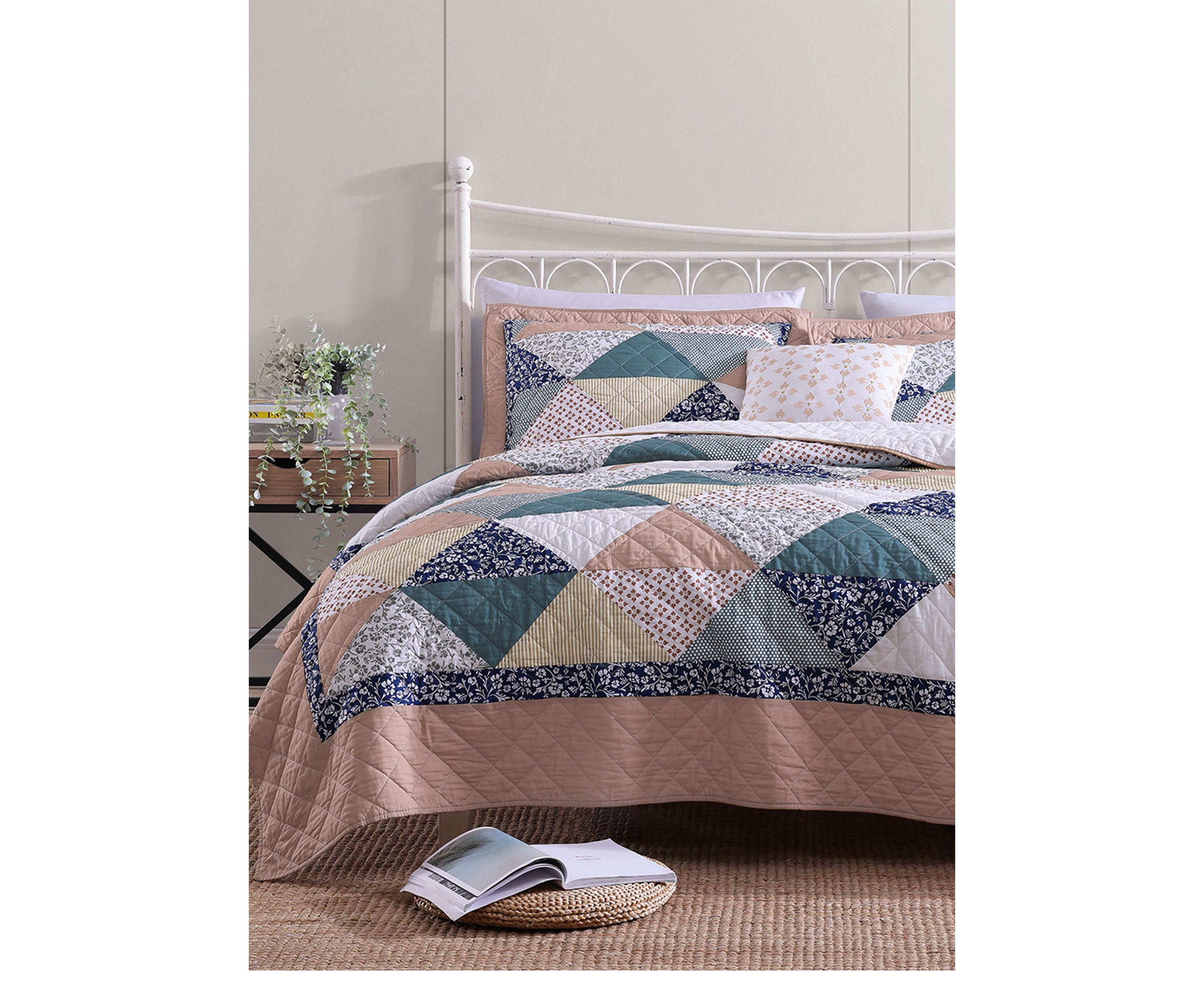 Floral Patchwork Quilt Set
