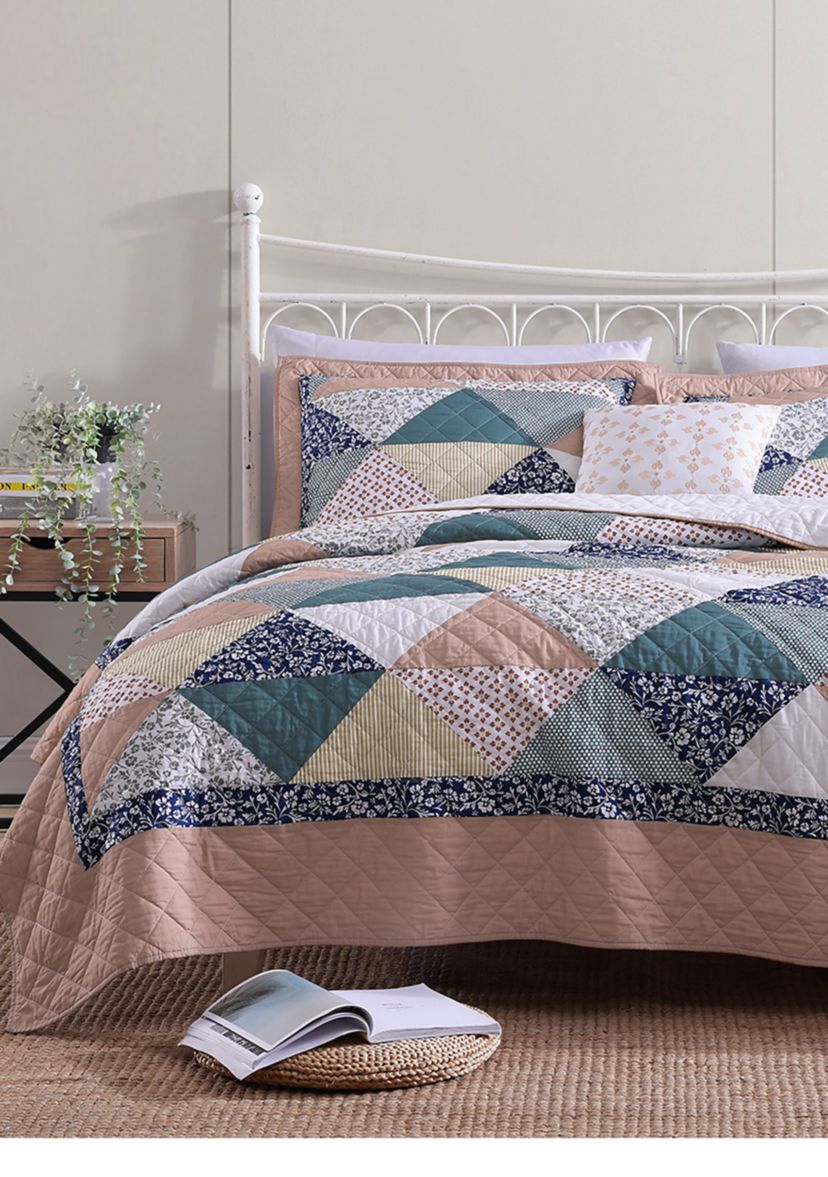 Floral Patchwork Quilt Set