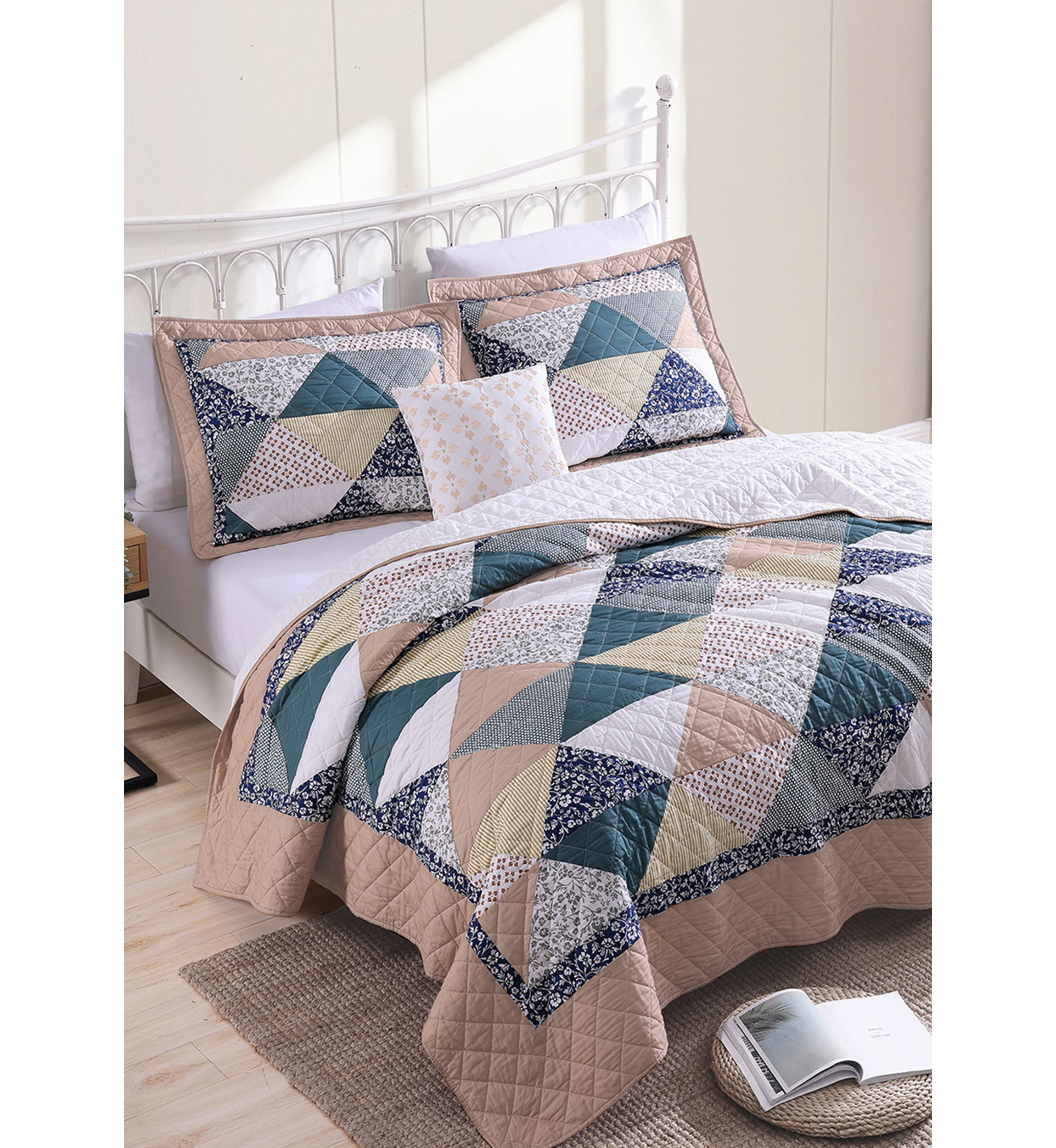 Floral Patchwork Quilt Set
