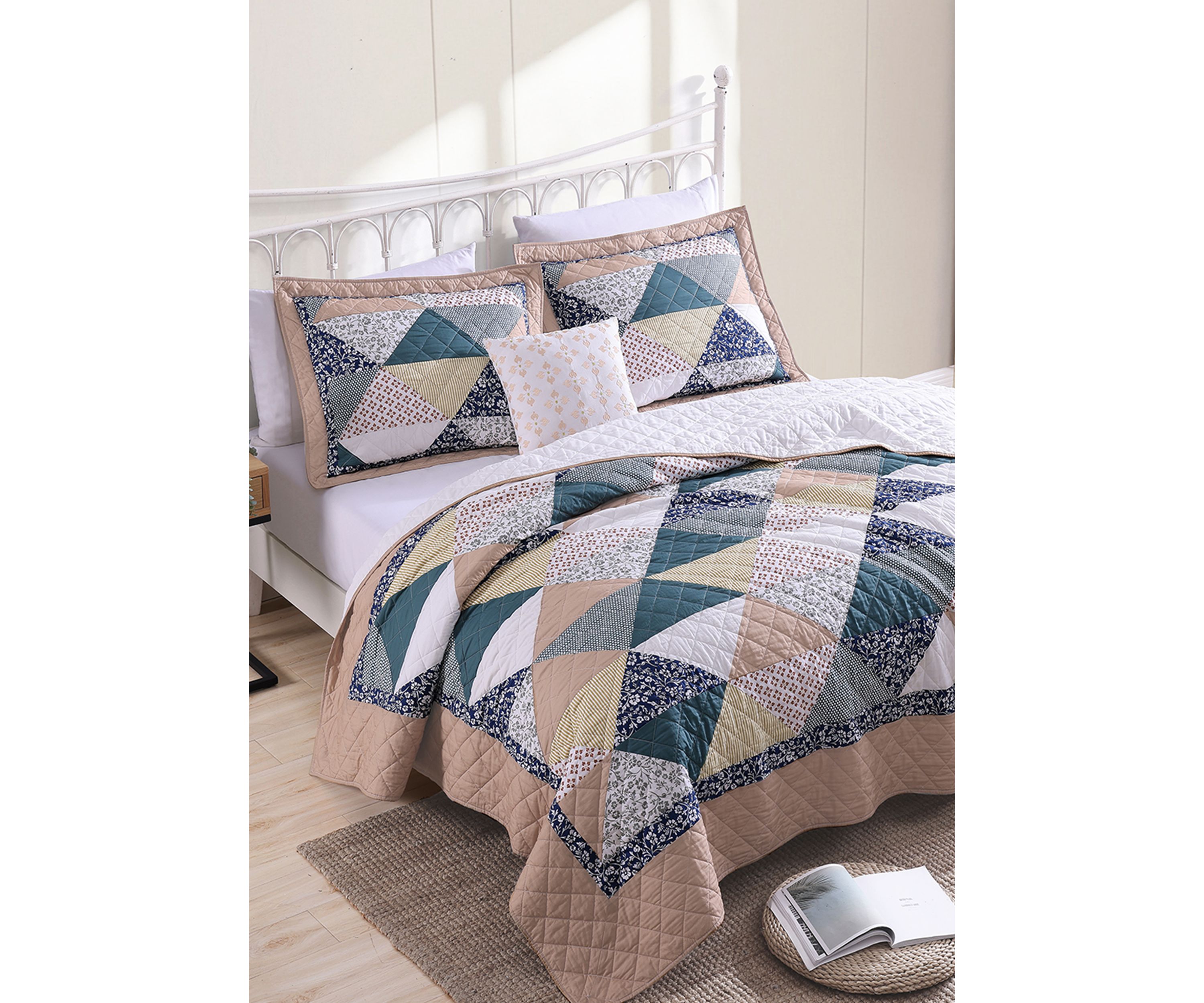 Floral Patchwork Quilt Set