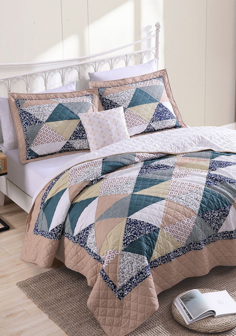 Floral Patchwork Quilt Set
