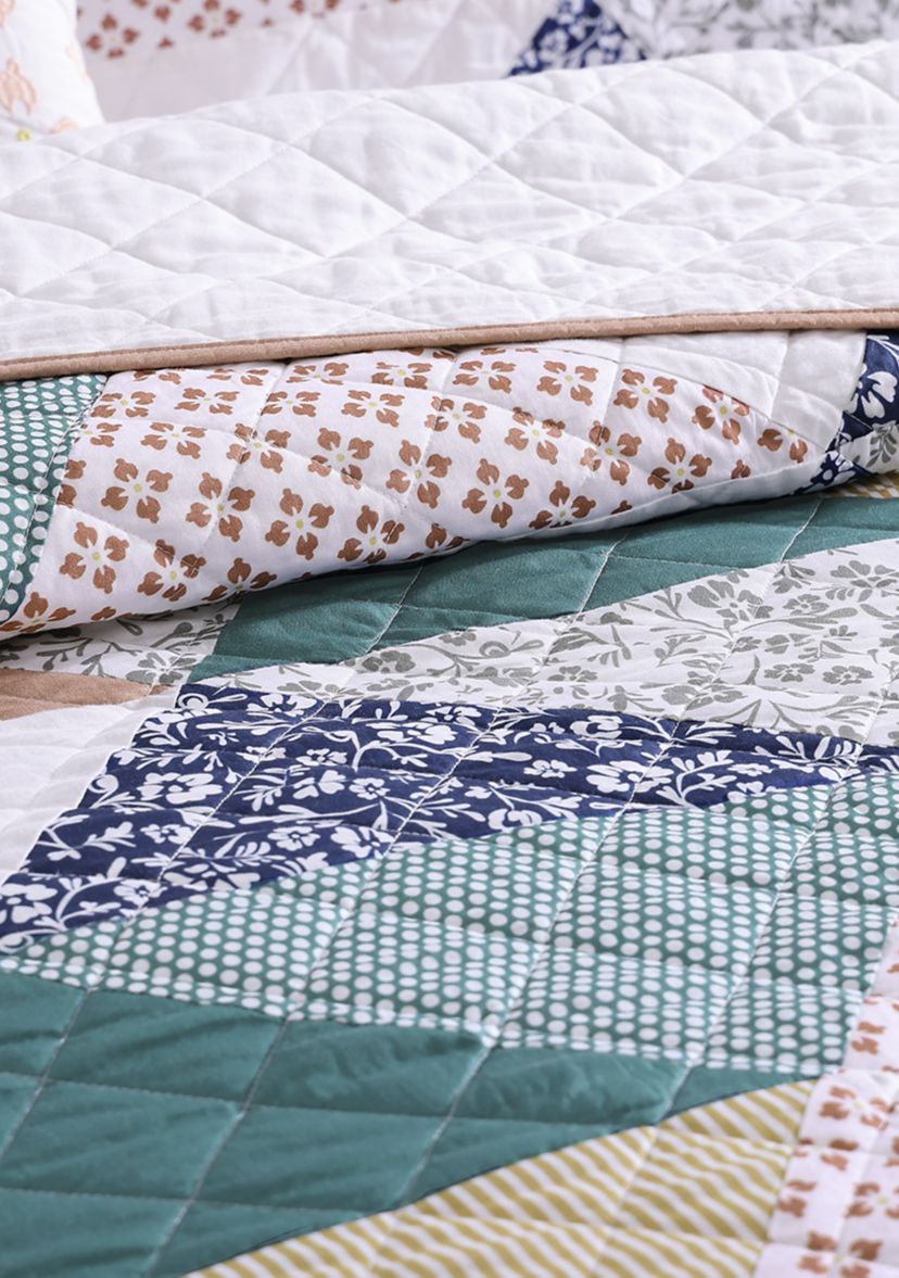 Floral Patchwork Quilt Set