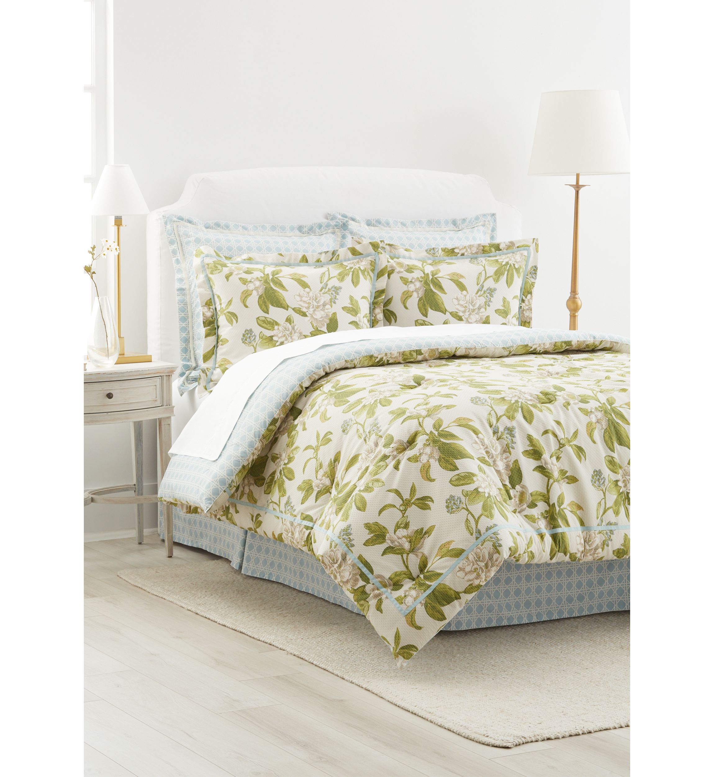 Magnolia Tree Comforter Set