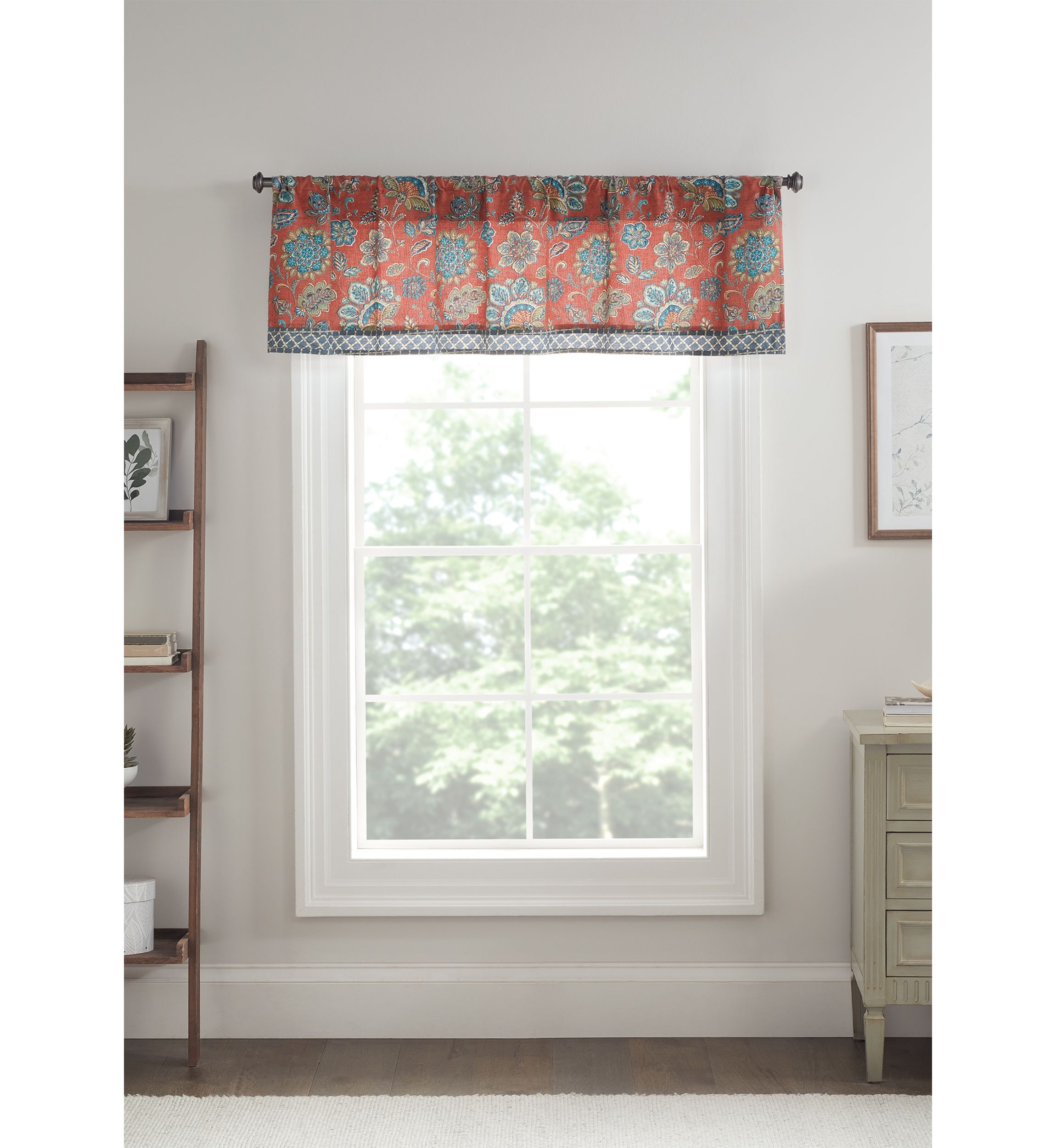 Emina Valance