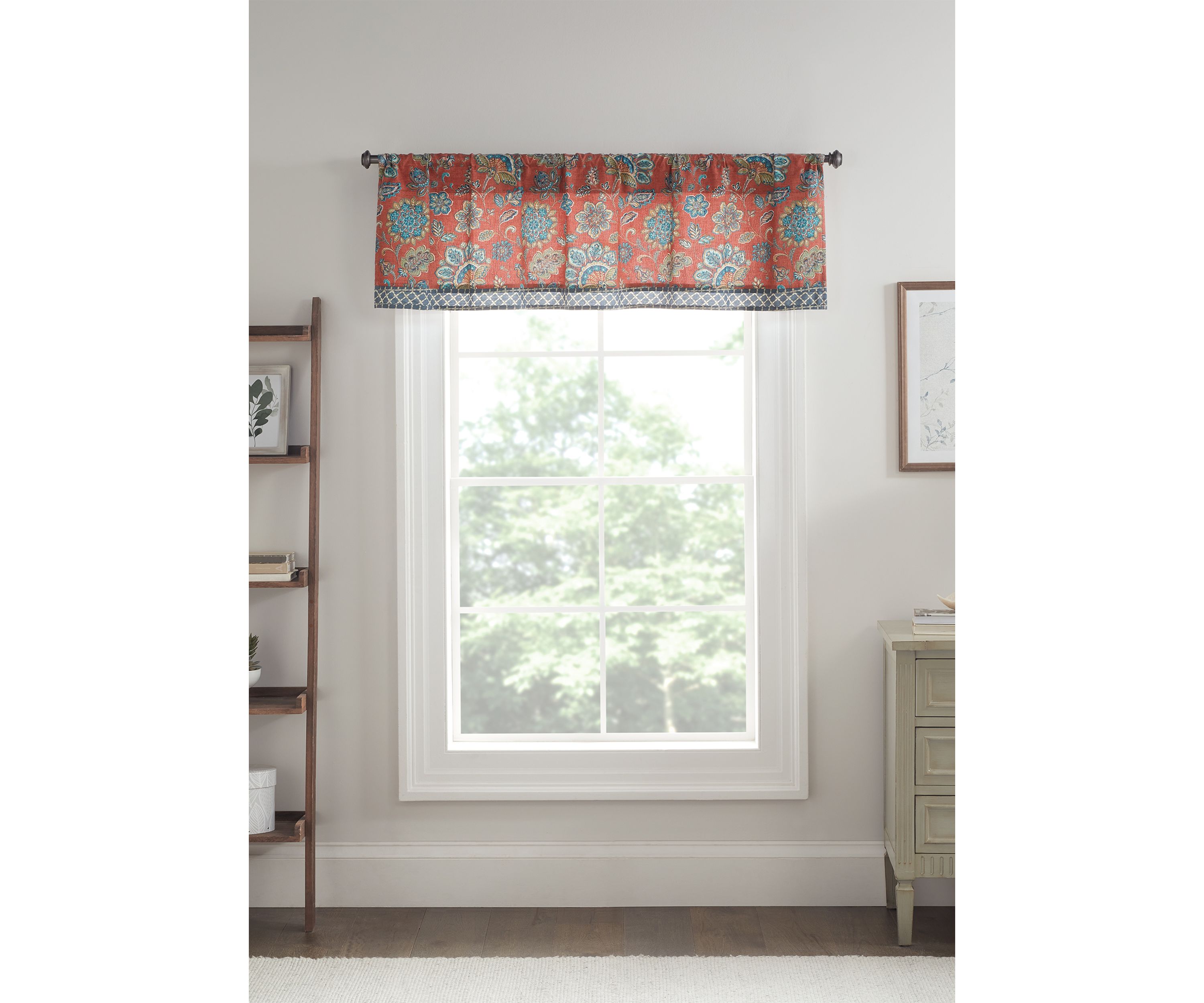 Emina Valance
