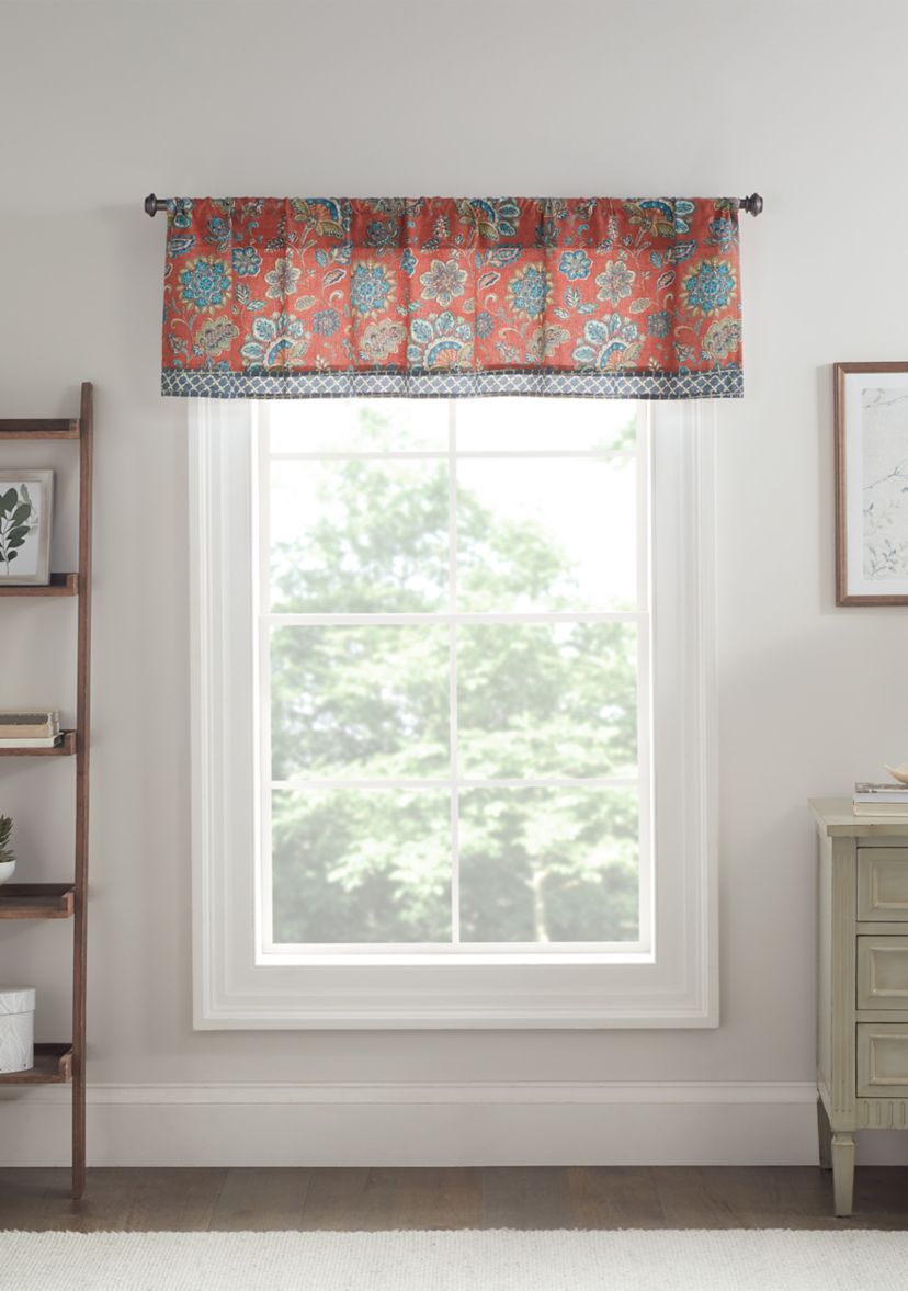 Emina Valance