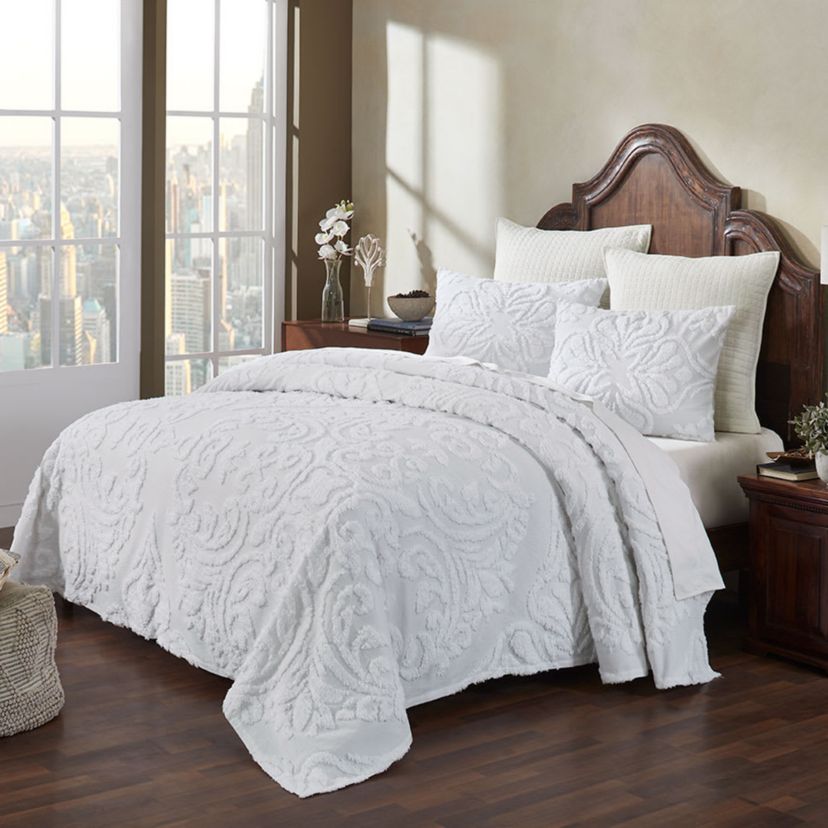Rylee Collection King Bedspread Set in White