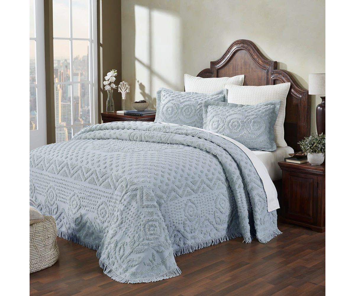 Heirloom Collection Queen Bedspread Set in Blue