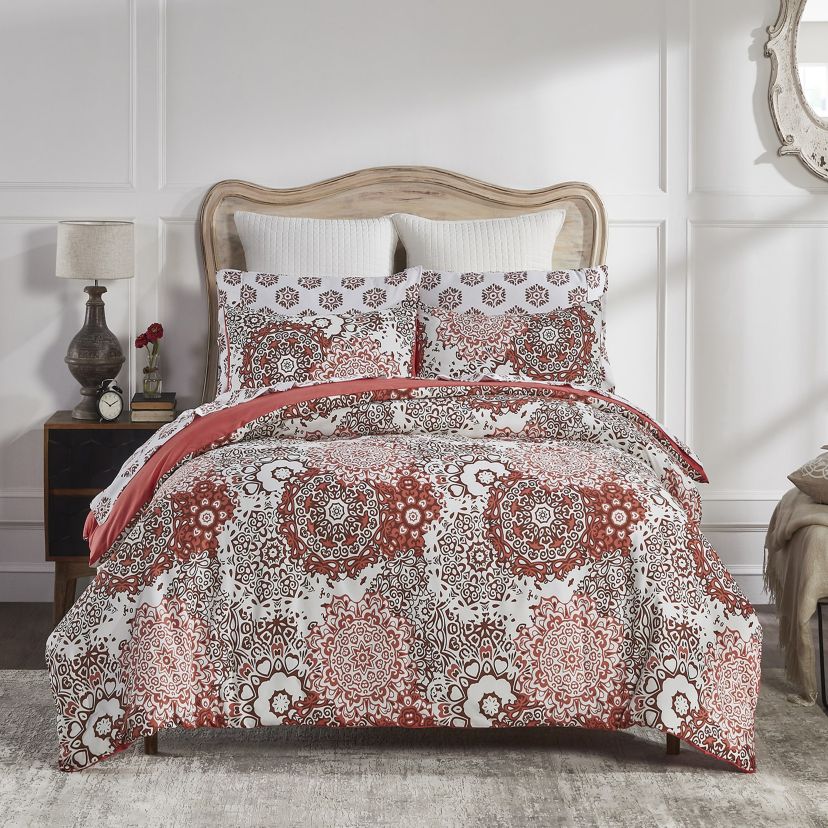 Lyla Collection 7 PC Set (104" x 90" | 20" x 36" | 102" X 105" / 78" X 80" + 14" / 20" X 40") in Red