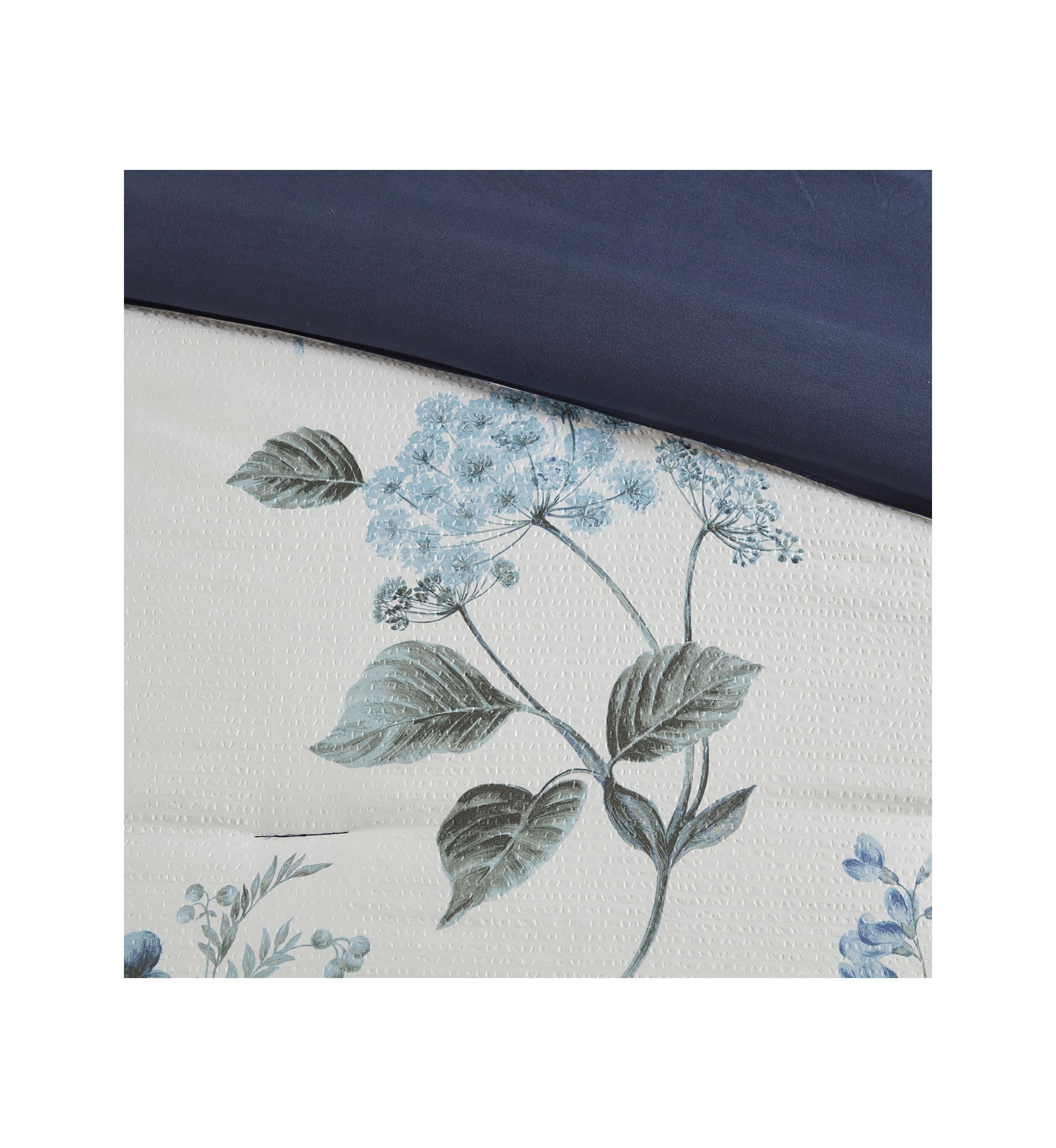 Zennia 7 Piece Printed Seersucker Comforter Set with Throw Blanket