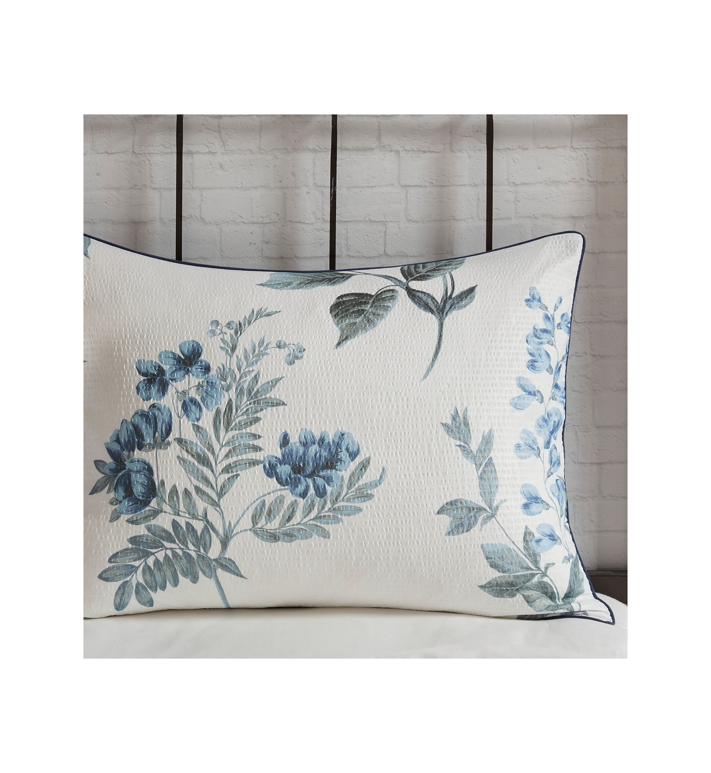 Zennia 7 Piece Printed Seersucker Comforter Set with Throw Blanket