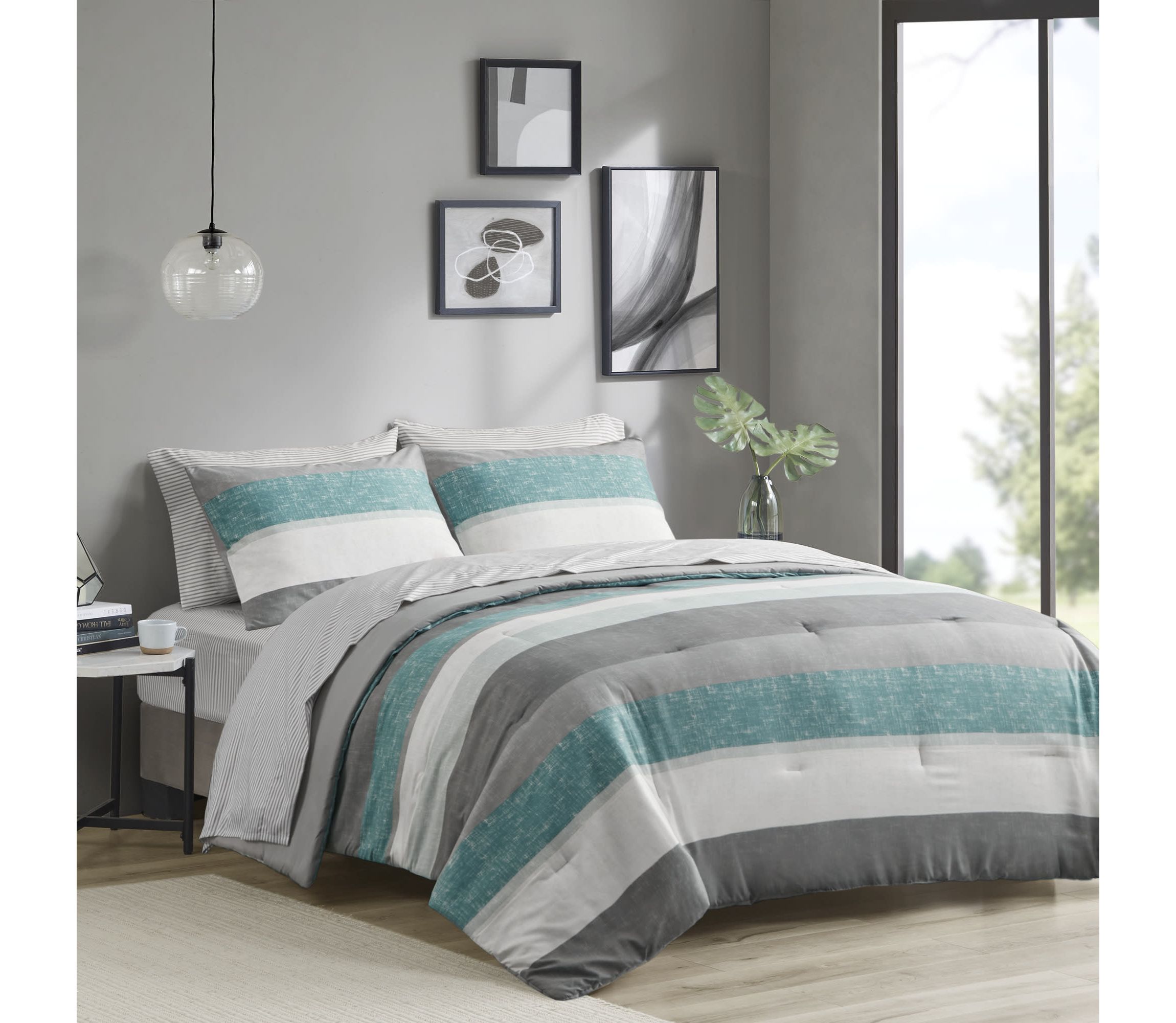 Jaxon Comforter Set with Bed Sheets