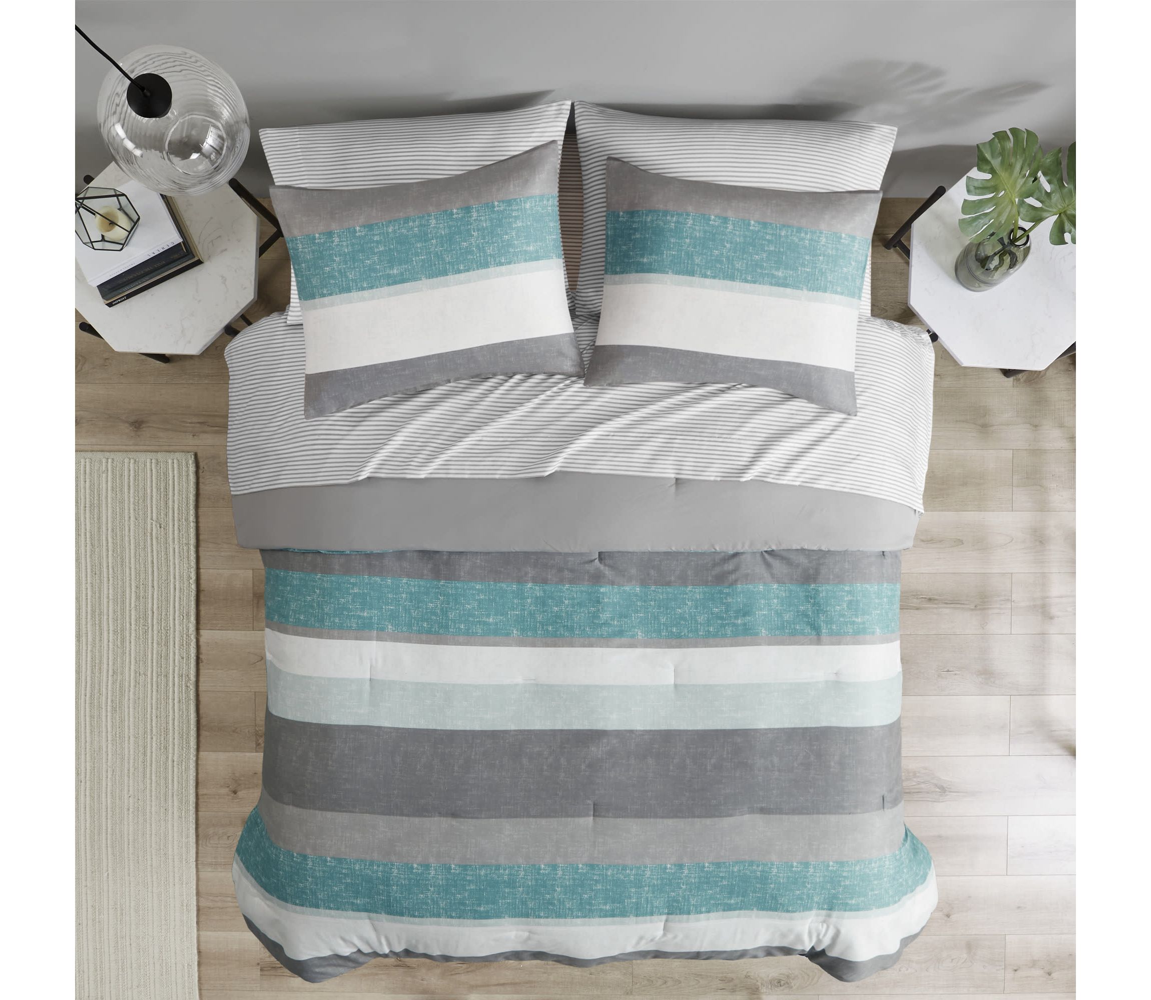 Jaxon Comforter Set with Bed Sheets