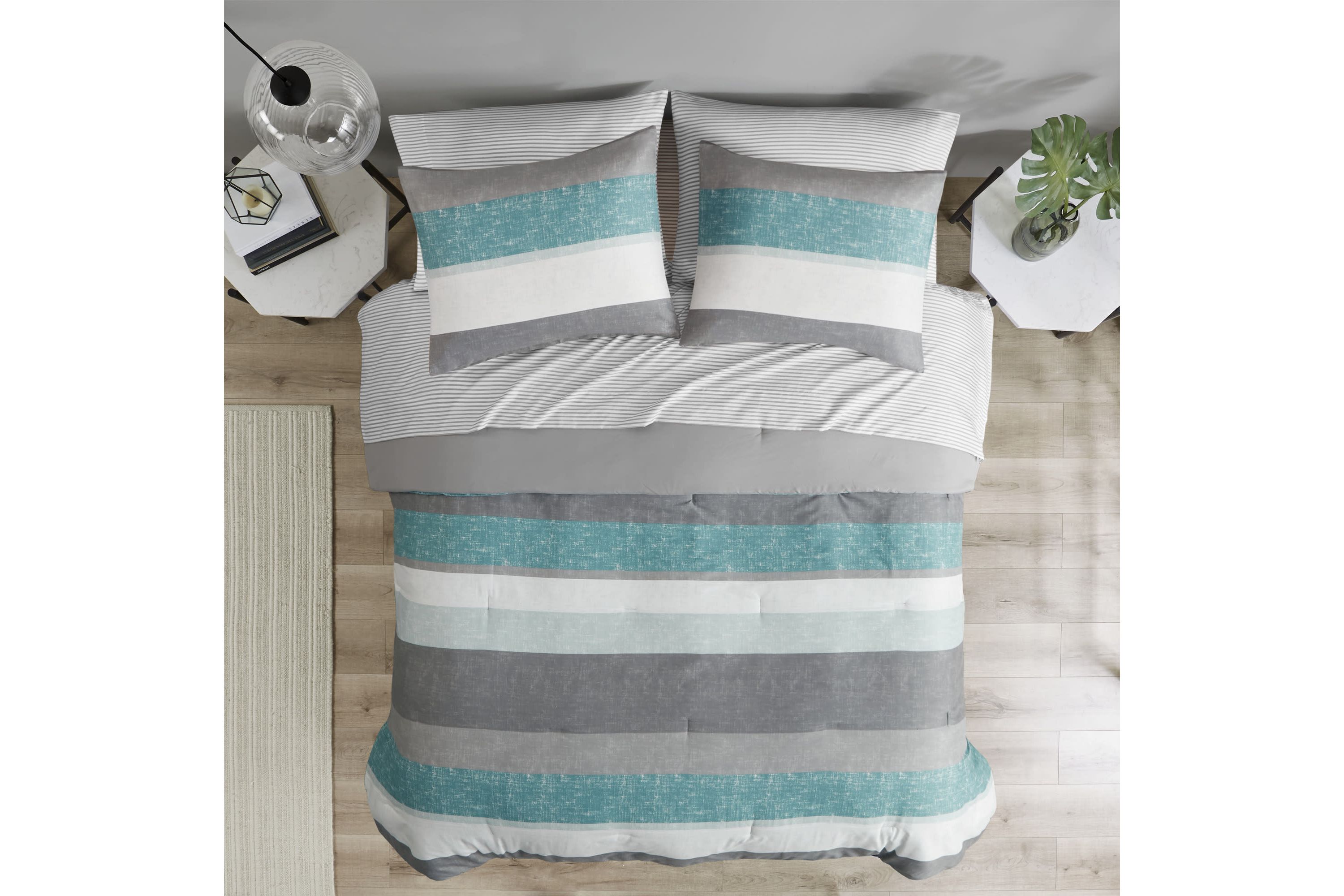 Jaxon Comforter Set with Bed Sheets