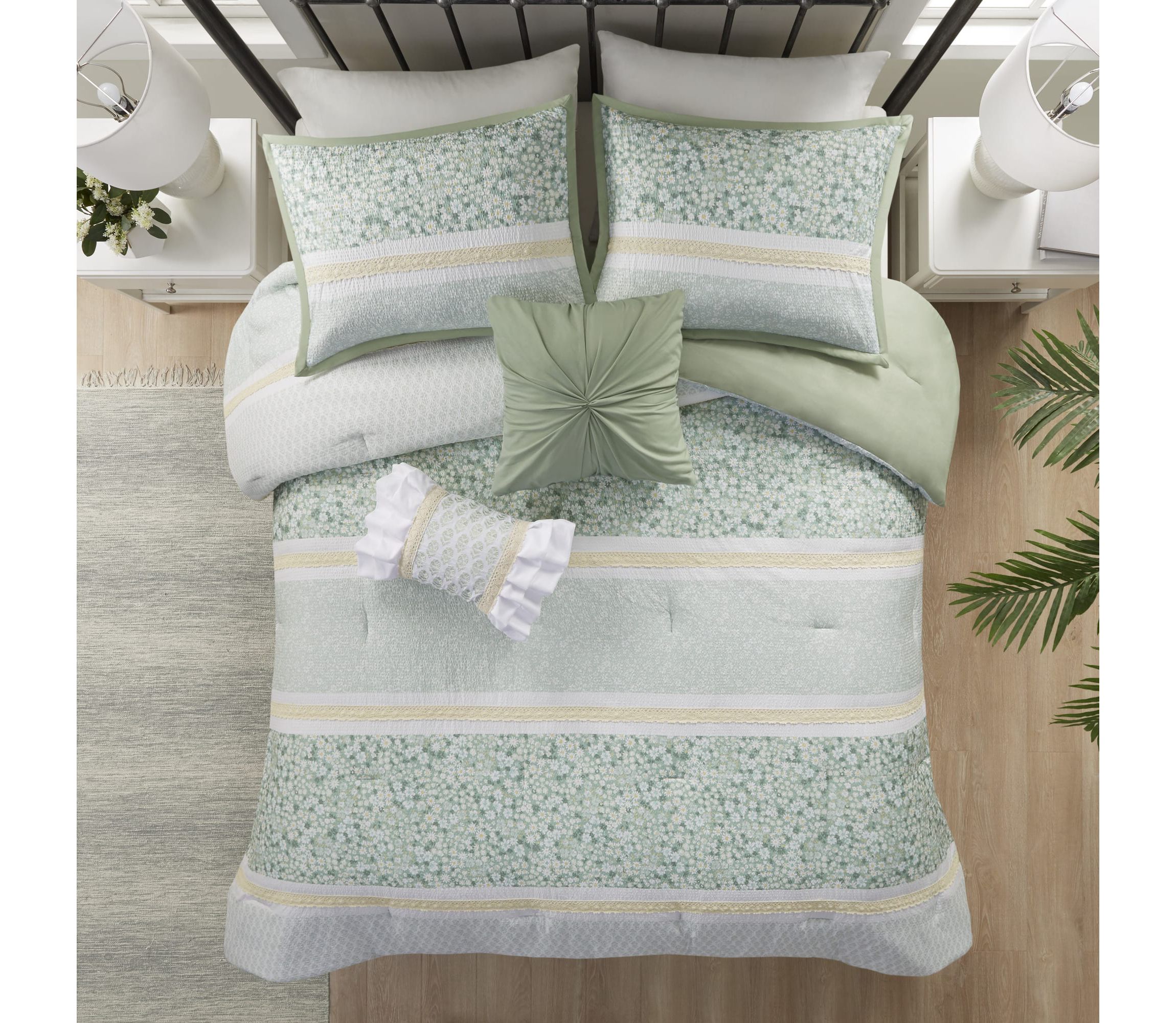 Caralie 5 Piece Seersucker Comforter Set with Throw Pillows