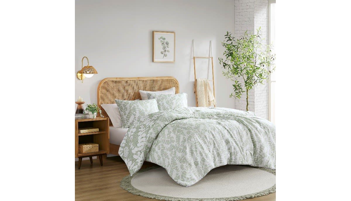 Aria Floral Print Revesible Comforter Set