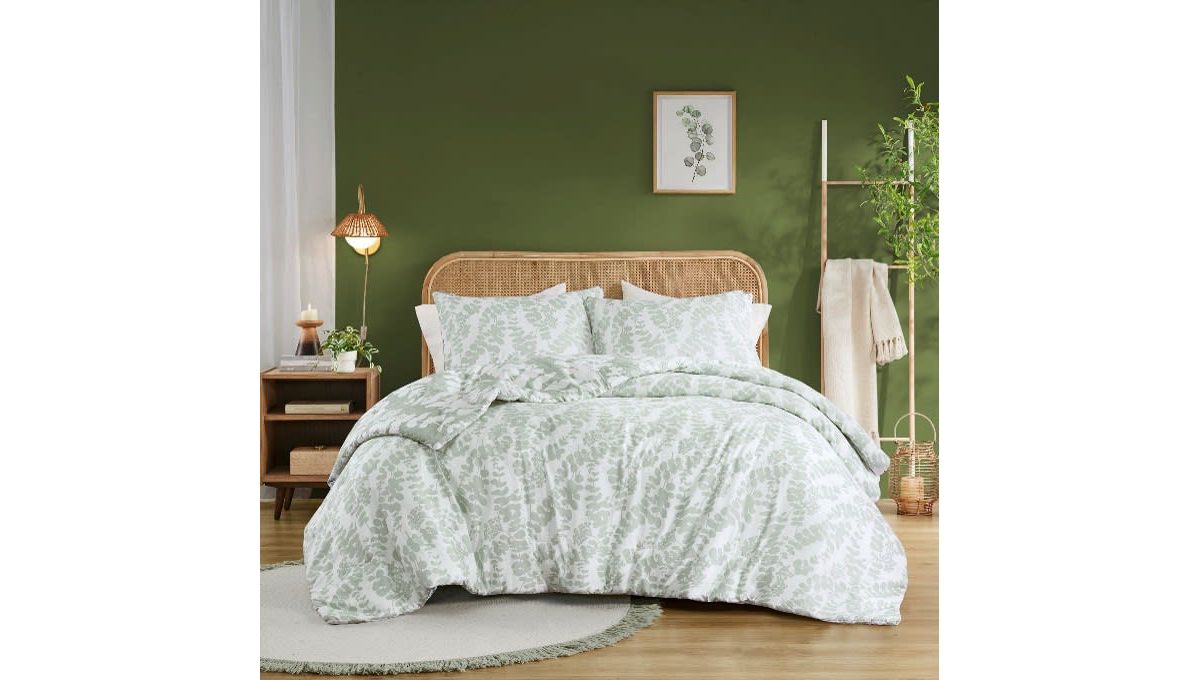 Aria Floral Print Revesible Comforter Set