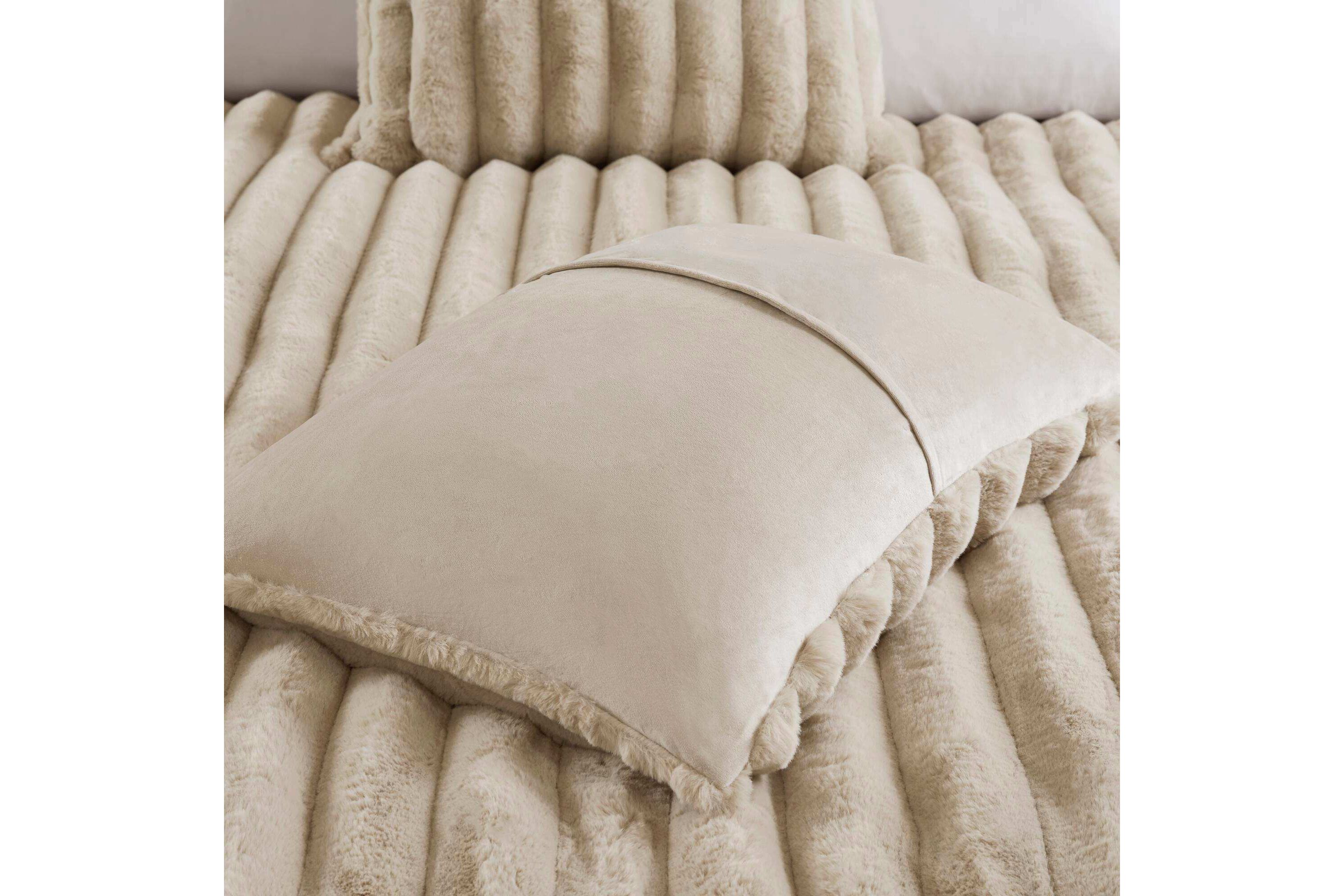 Jasmine 3 Piece Faux Fur Comforter Set