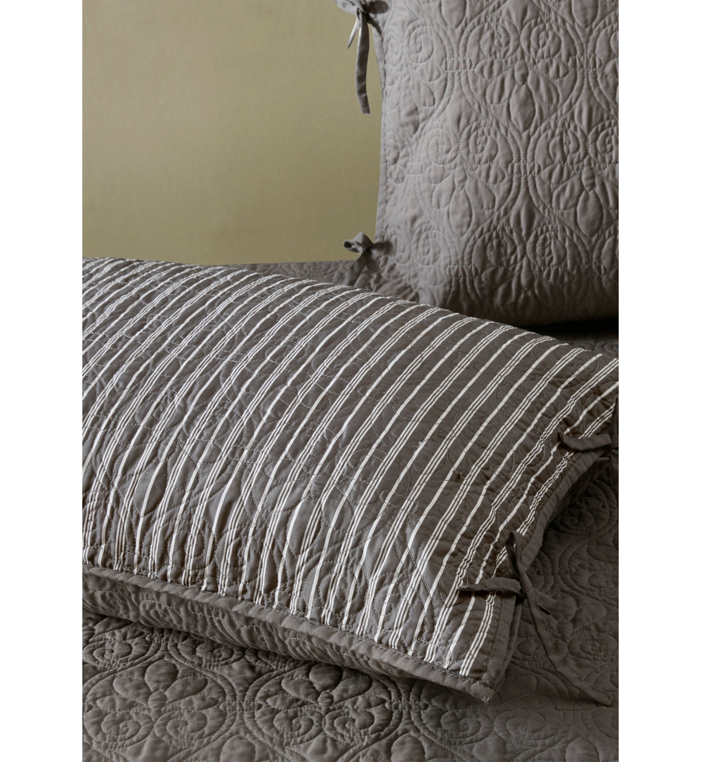 Quebec 6 Piece Reversible Daybed Cover Set