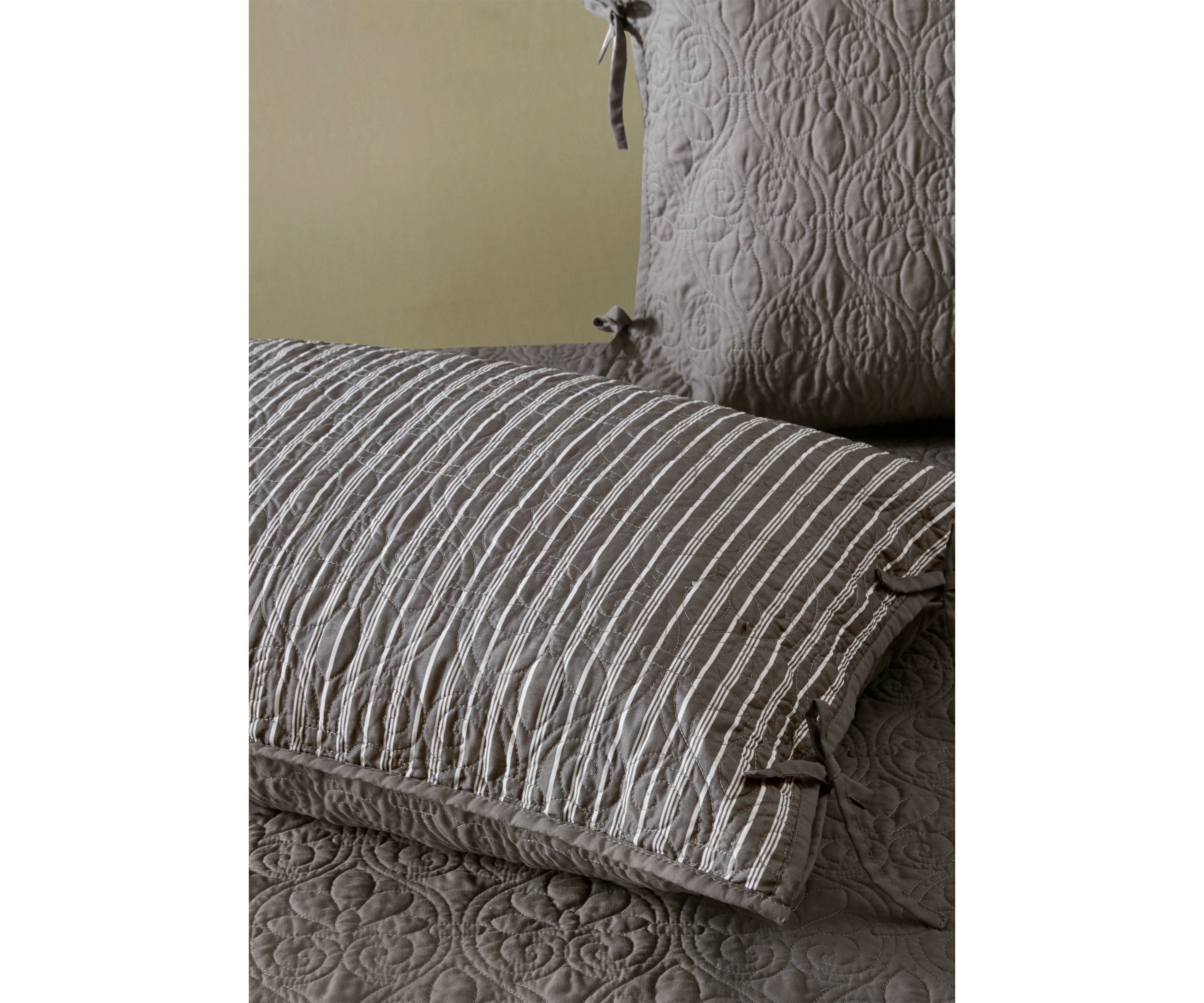 Quebec 6 Piece Reversible Daybed Cover Set