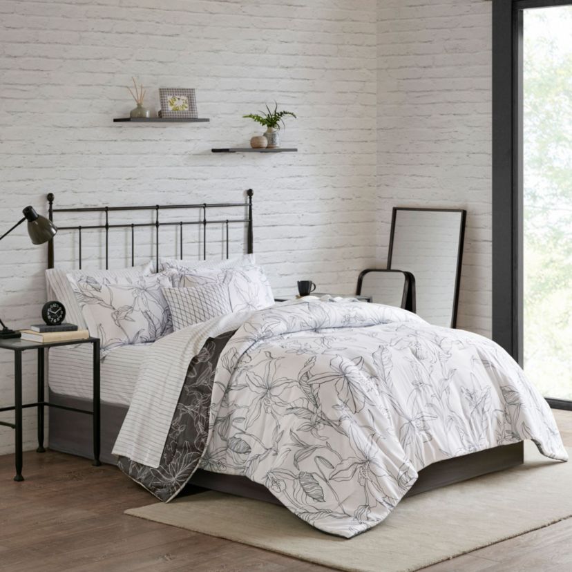 Lilia 7 Piece Reversible Complete bedding set with Cotton Sheet