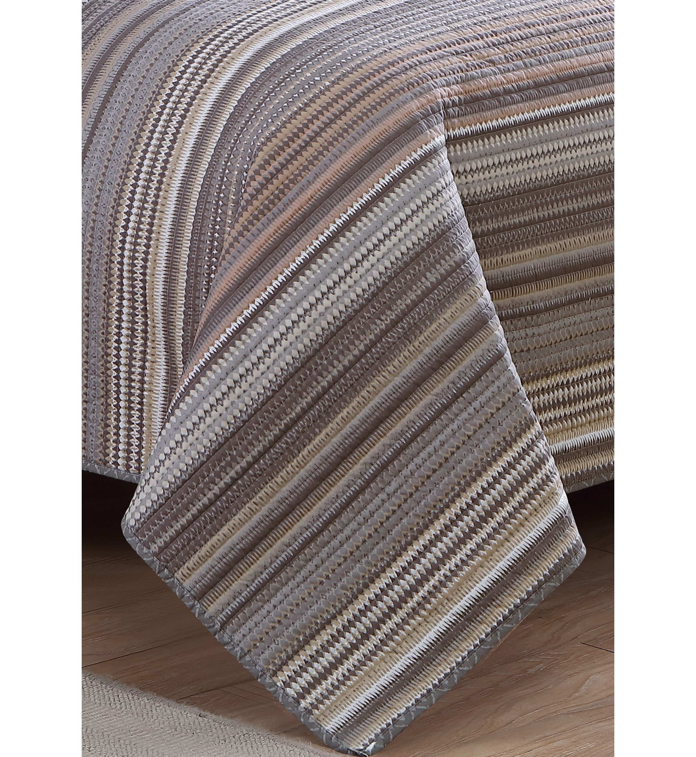 Taj Quilt Set