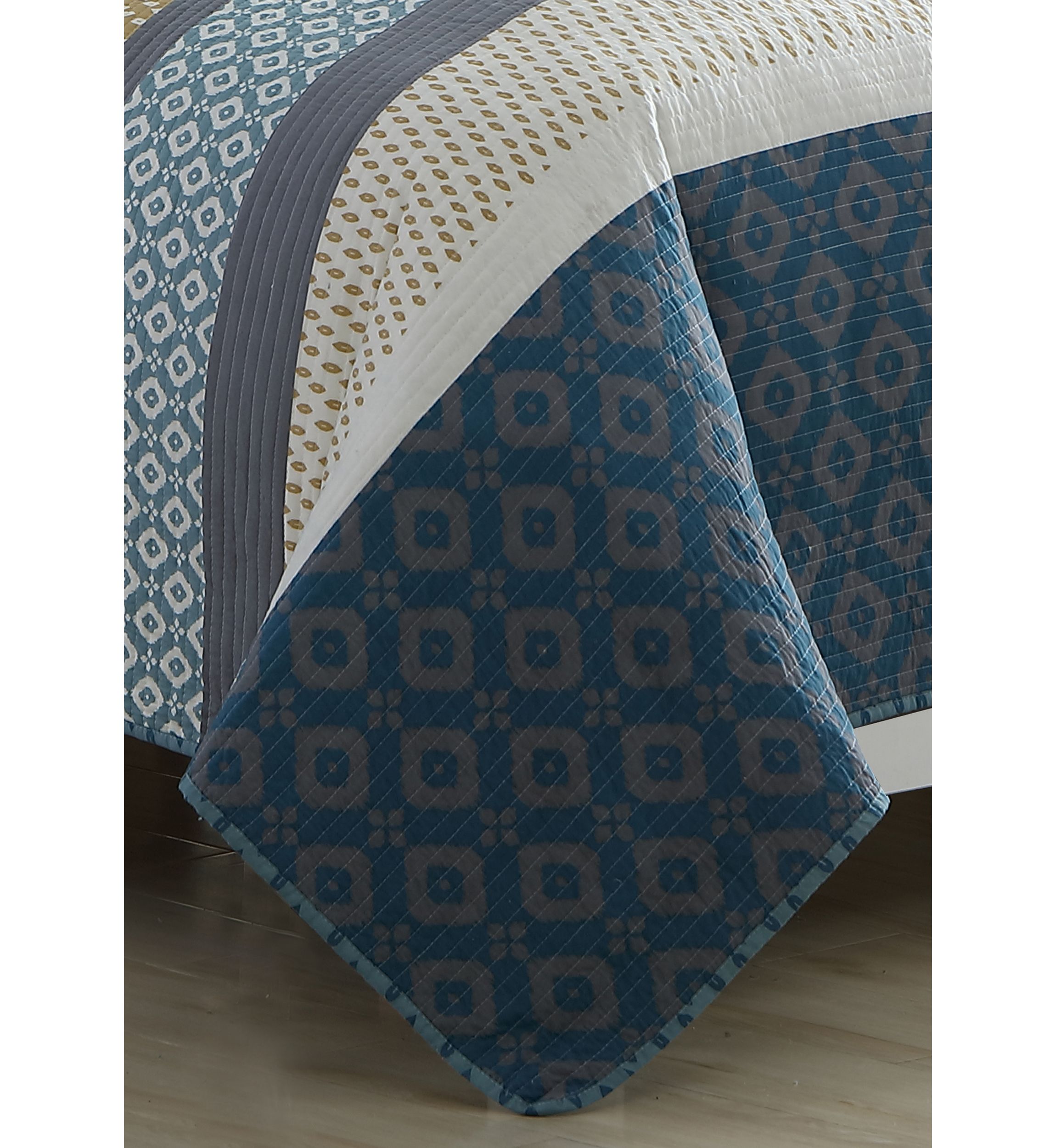 Alexis Quilt Set