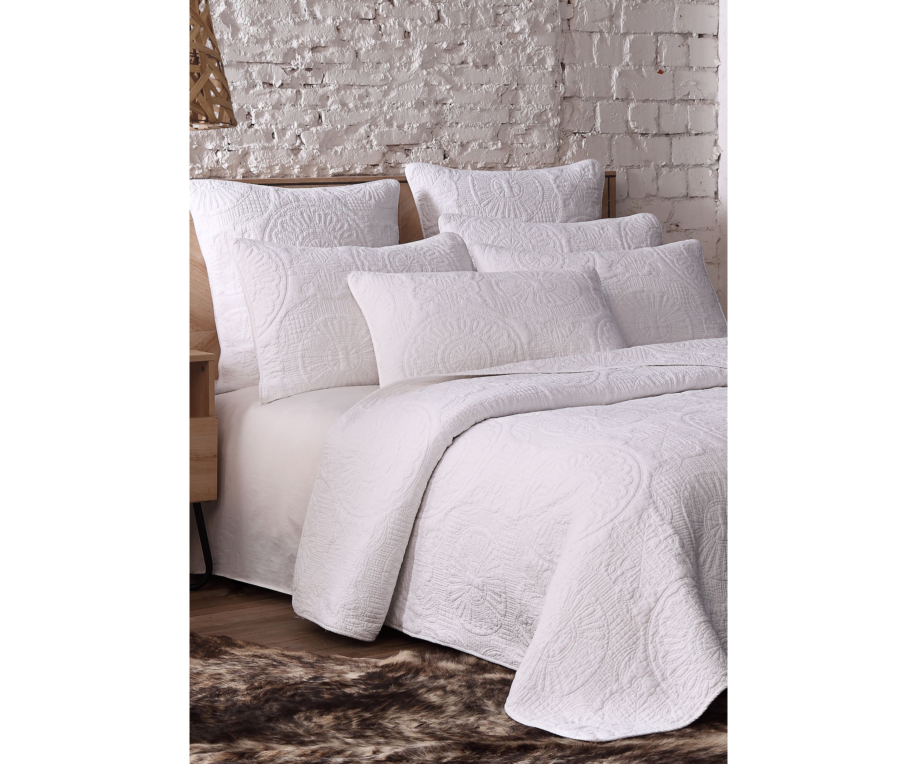 Avani Quilt Set