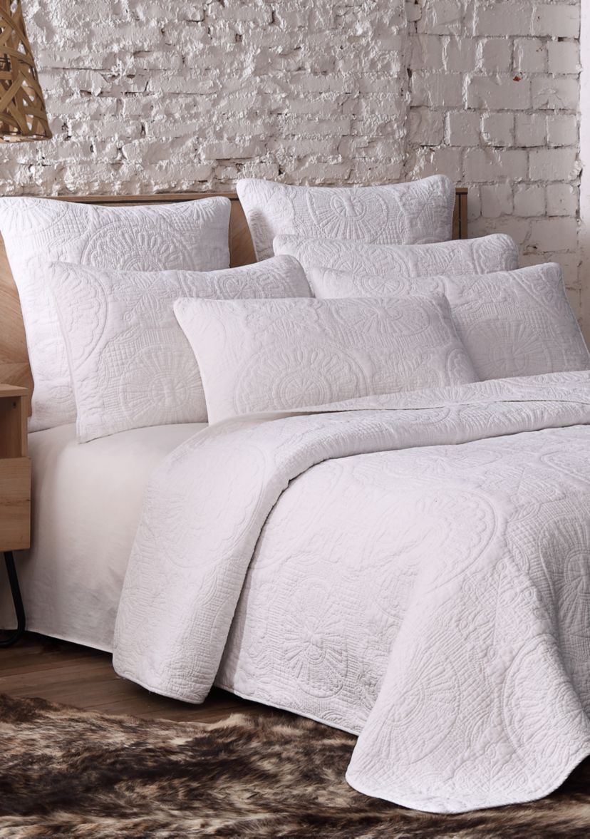 Avani Quilt Set