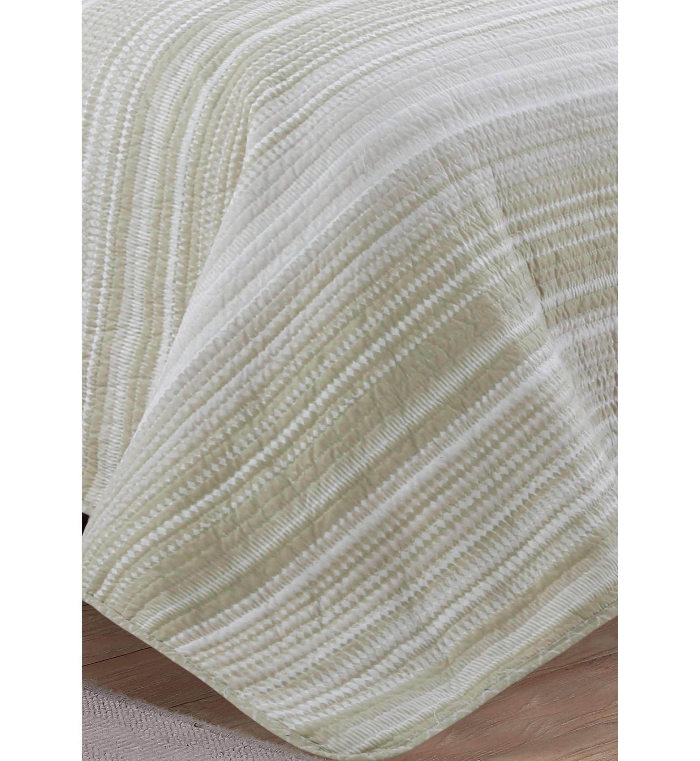 Taj Quilt Set