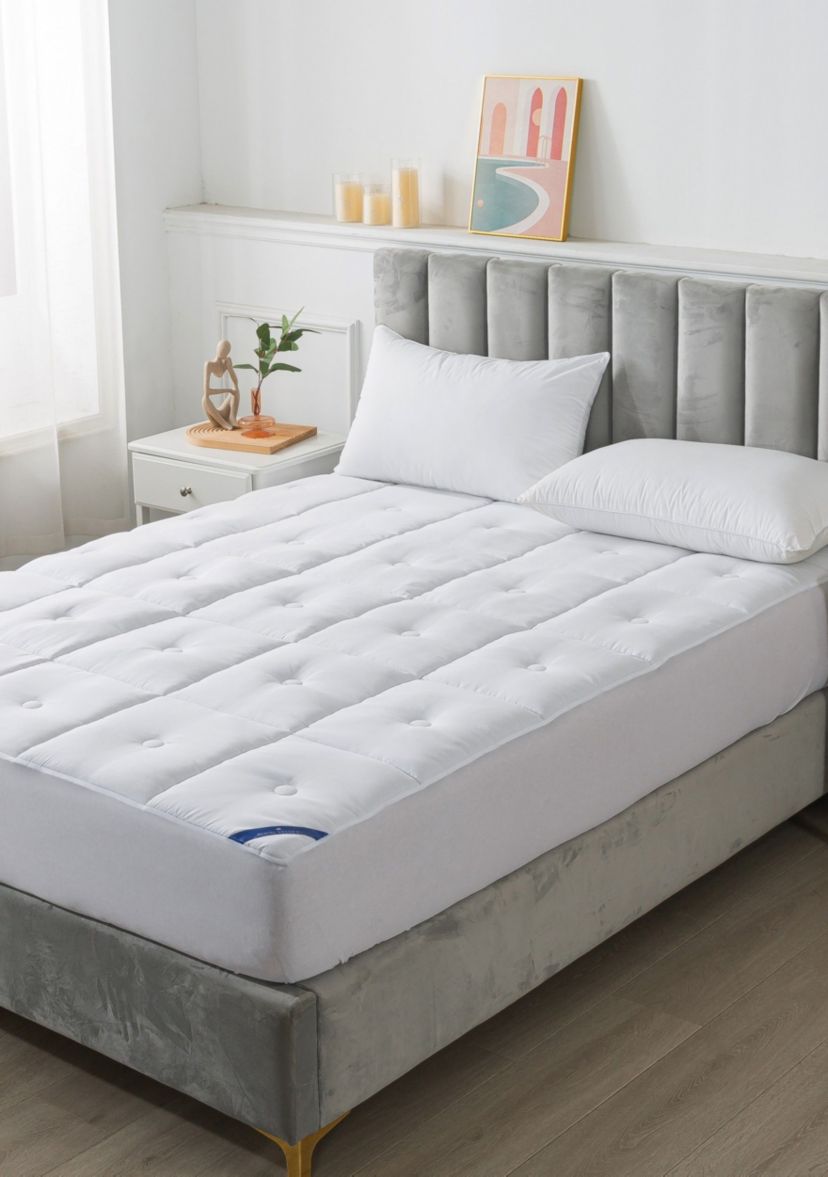 Button Stitch Stain Restistant Mattress Pad