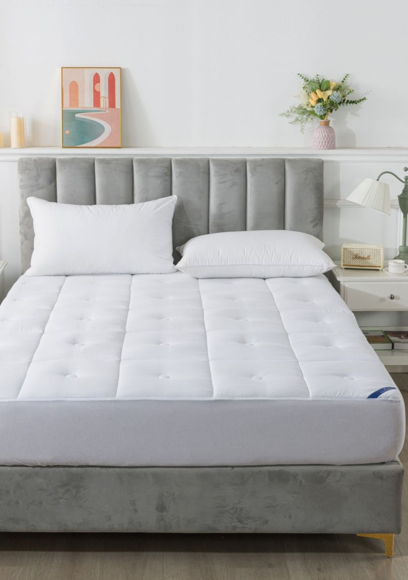 Button Stitch Stain Restistant Mattress Pad