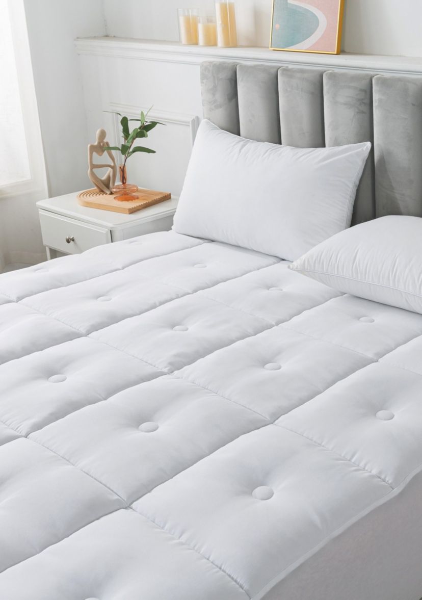 Button Stitch Stain Restistant Mattress Pad