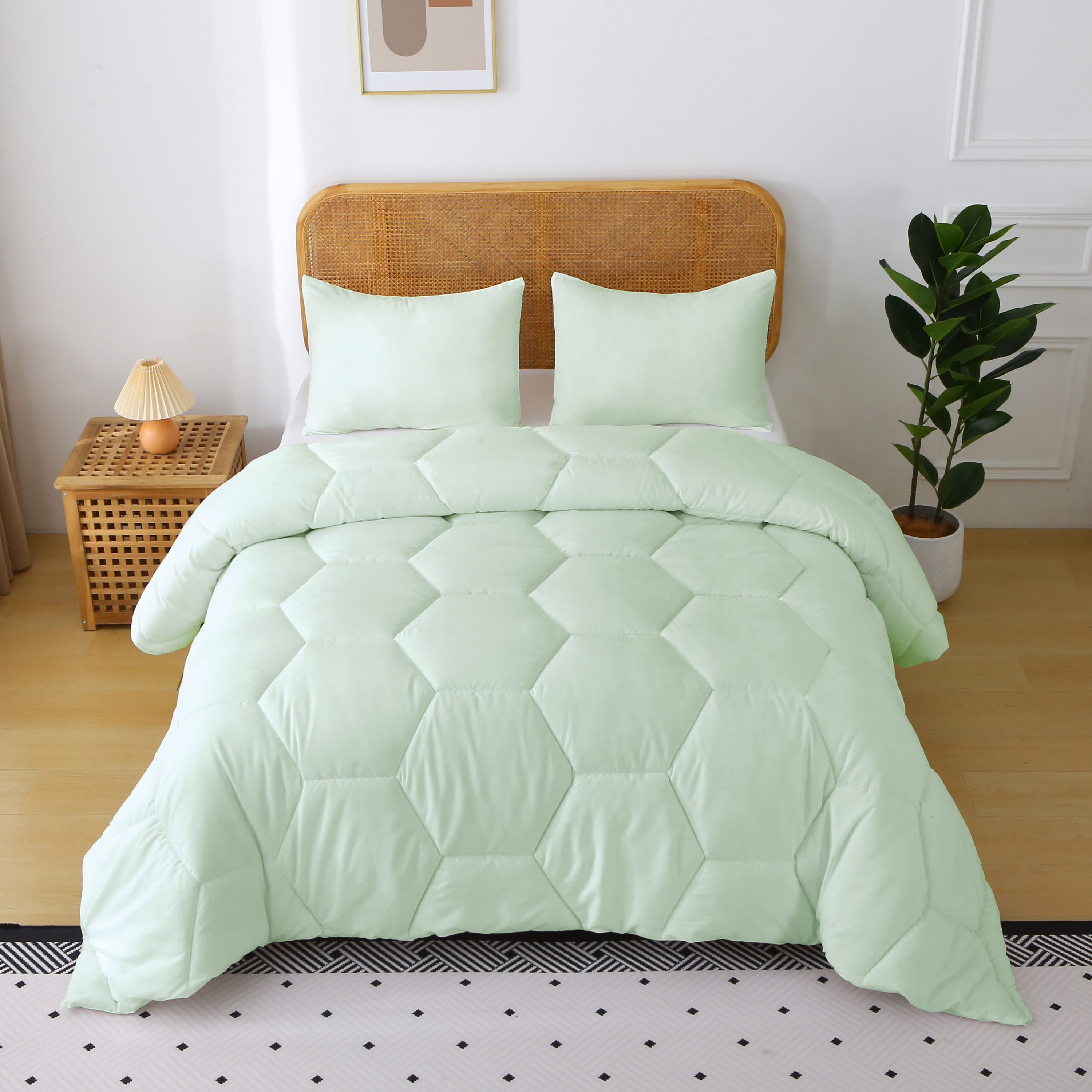 Better Style Home Microfiber Honeycomb Comforter Sets King Size in Dewkist
