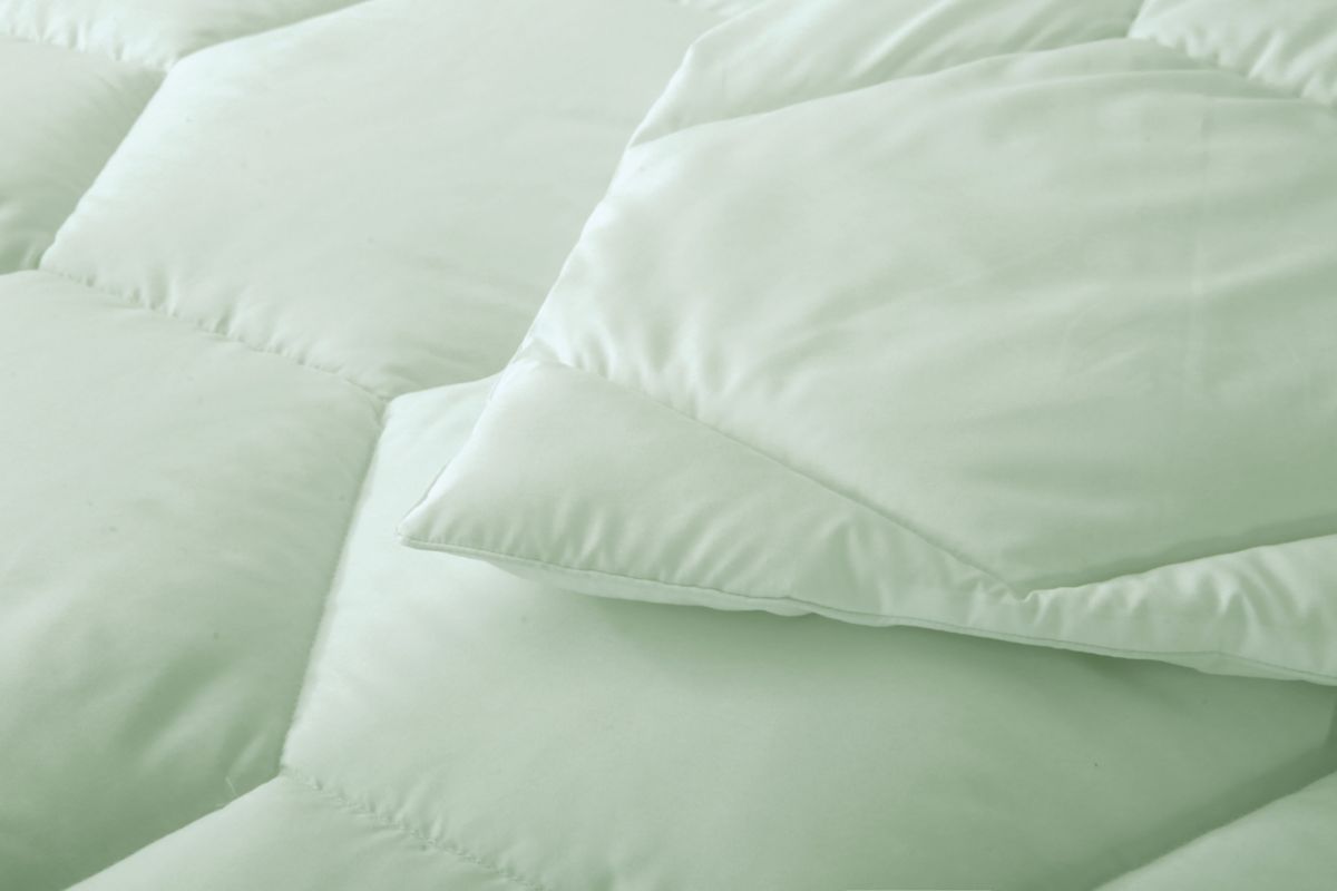 Better Style Home Microfiber Honeycomb Comforter Sets Twin Size in Light Blue