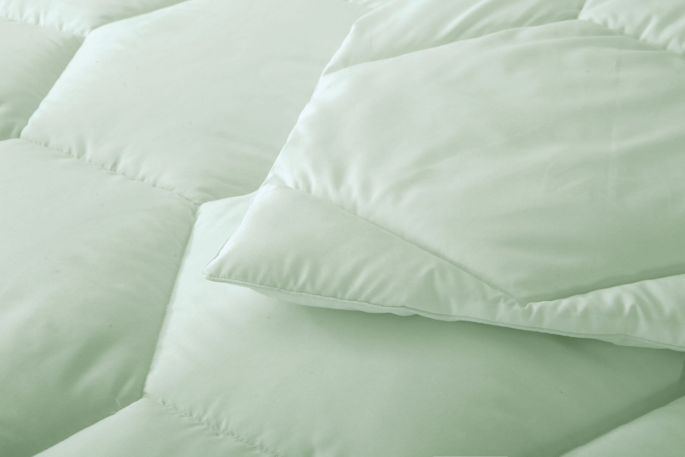 Better Style Home Microfiber Honeycomb Comforter Sets King Size in Dewkist
