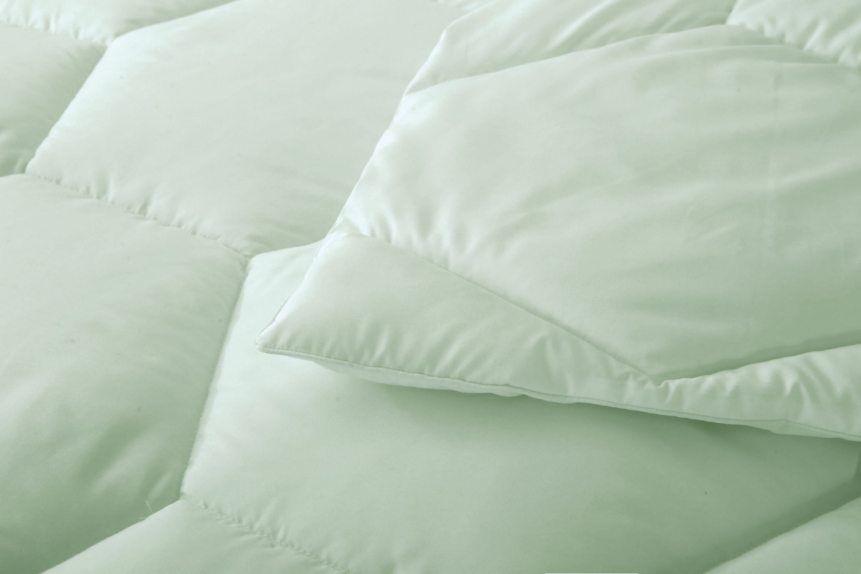 Better Style Home Microfiber Honeycomb Comforter Sets King Size in Dewkist