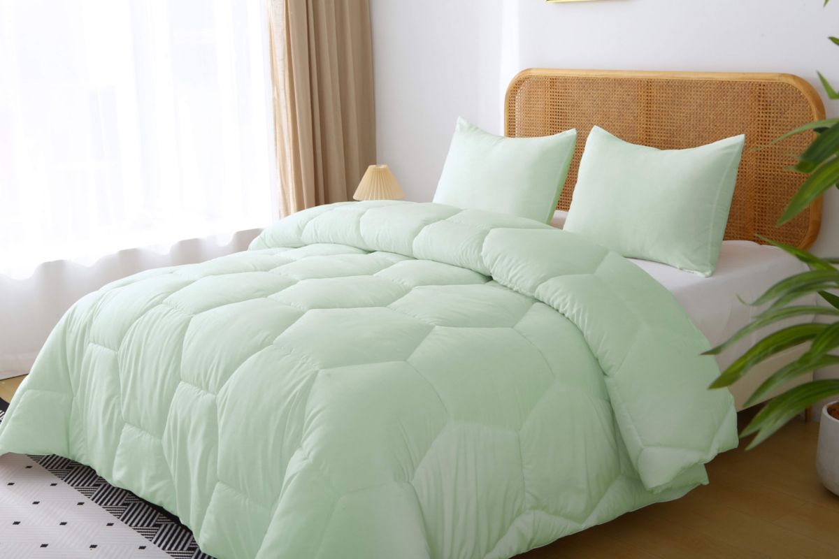 Better Style Home Microfiber Honeycomb Comforter Sets Twin Size in Light Blue