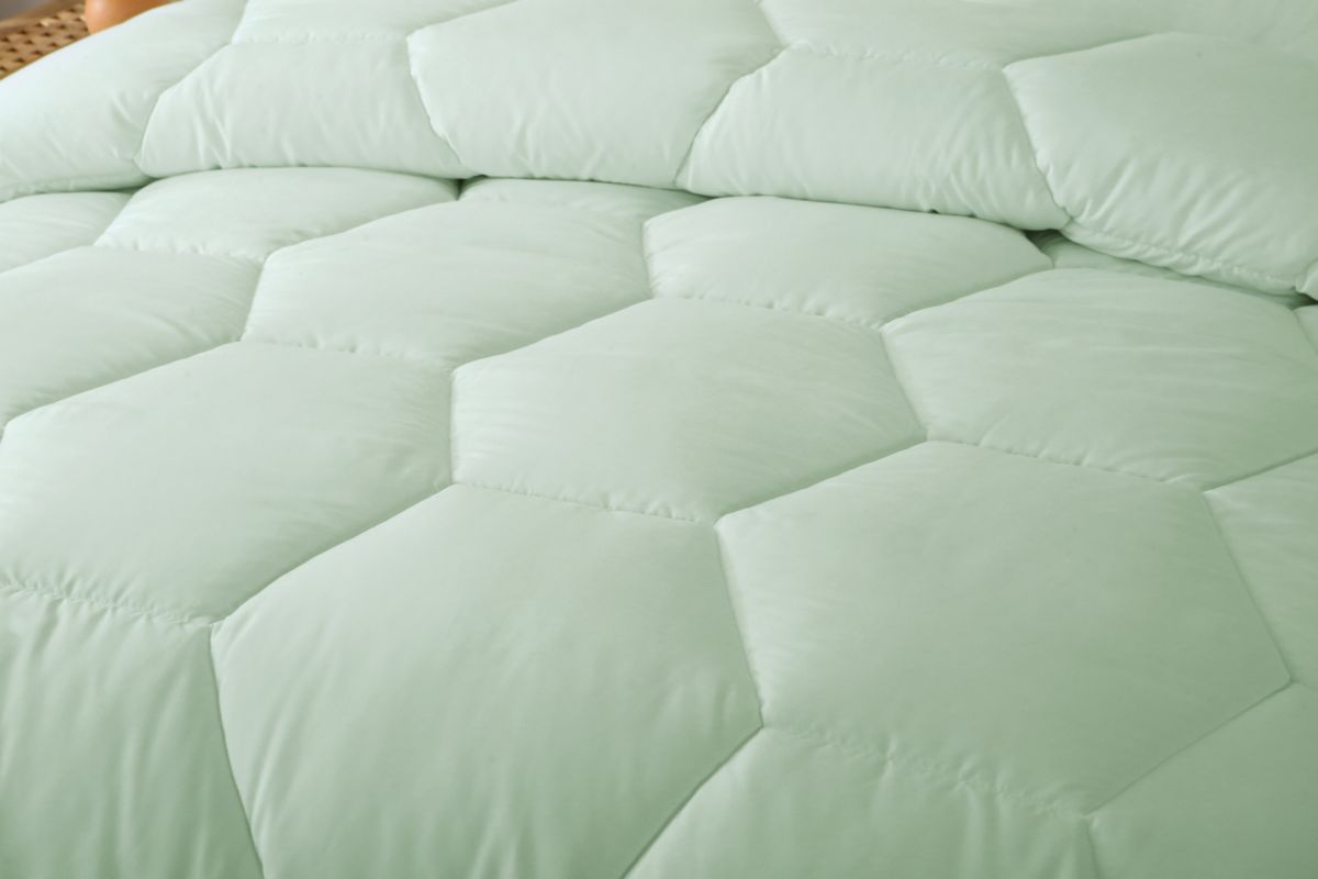 Better Style Home Microfiber Honeycomb Comforter Sets Twin Size in Light Blue