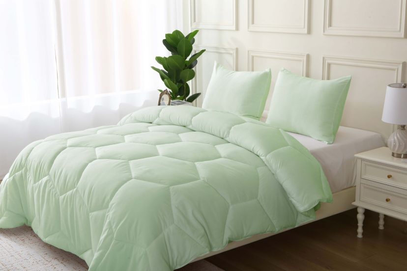 Better Style Home Oversized Microfiber Honeycomb Comforter Sets King Size in White