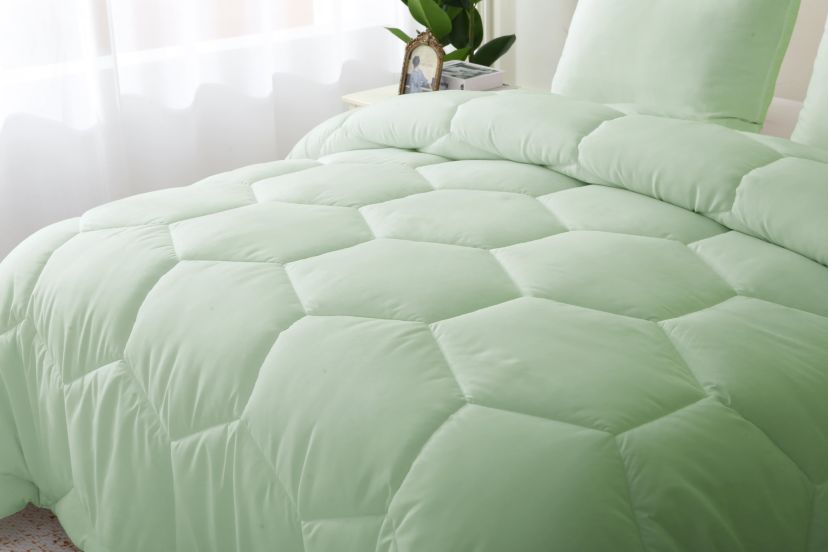 Better Style Home Oversized Microfiber Honeycomb Comforter Sets King Size in White