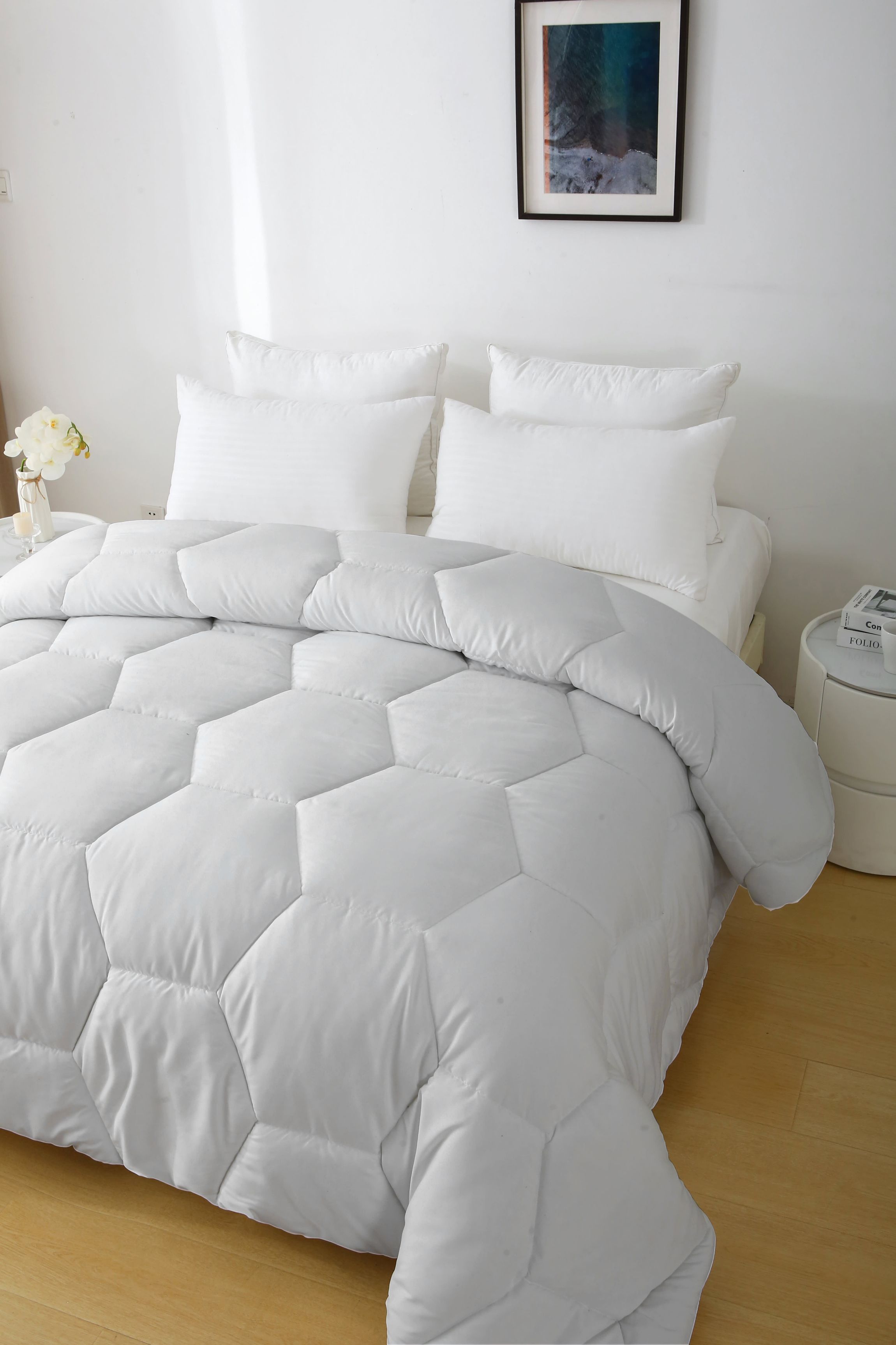 Better Style Home Oversized Microfiber Honeycomb Comforter Insert Queen Size in Dewkist