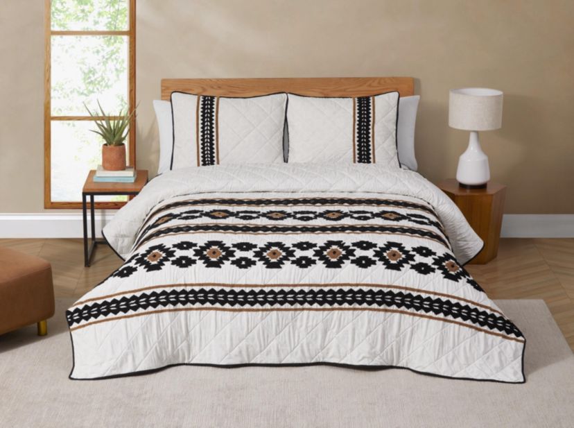 Jackson Boho Tufted Embroidery Tan/Black 2-3 Piece All-Season Reversible Soft Microfiber Quilt Set