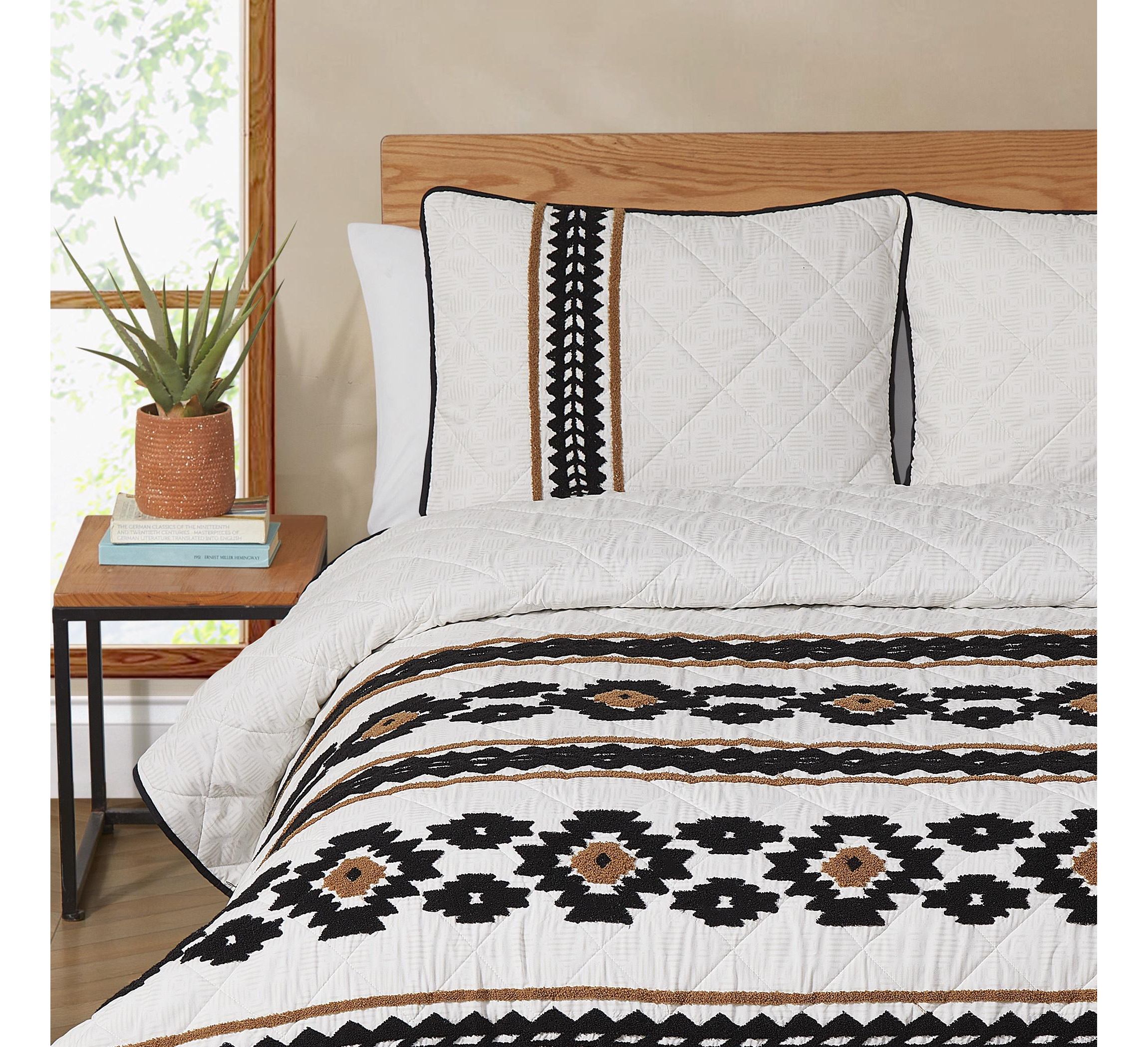 Jackson Boho Tufted Embroidery Tan/Black 2-3 Piece All-Season Reversible Soft Microfiber Quilt Set